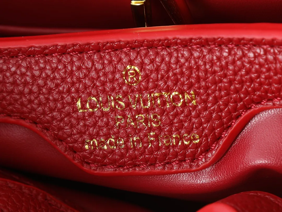 💰440💰Guangzhou goods Upgraded from the original M24583 M24584 M24585 Gold and diamond corolla This Capucines Flower Crown handbag is made of full-grain Taurillon leather and is embellished with Monogram flowers. Each flower is shaped by exquisite crystal diamonds. The LV logo and flowers echo each other, giving this soft handbag a jewel-like luster. Use the detachable shoulder strap cleverly to switch between shoulder and crossbody. Dimensions: 31.5 x 20.0 x 11.0 cm