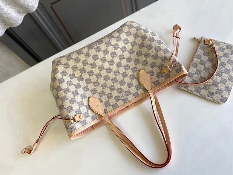 💰780 (small steel nails) top original order N41363 NEVERFULL small handbag Neverfull small handbag has a crisp shape and classic design. It is an elegant urban handbag. Its spacious interior also makes this classic bag an ideal choice for travel. The Neverfull small tote in Damier Azur canvas has a soft yet sturdy feel that maintains its exterior lines no matter what's inside. Detailed Features 29 x 21 x 12 cm (Length x Height x Width) Bag interior redesigned with vintage details inspired by the Louis Vuitton archives - Fabric-lined interior pocket Removable zippered clutch with matching interior Natural cowhide leather trim Shiny gold-tone brass hardware Handles: Double handle