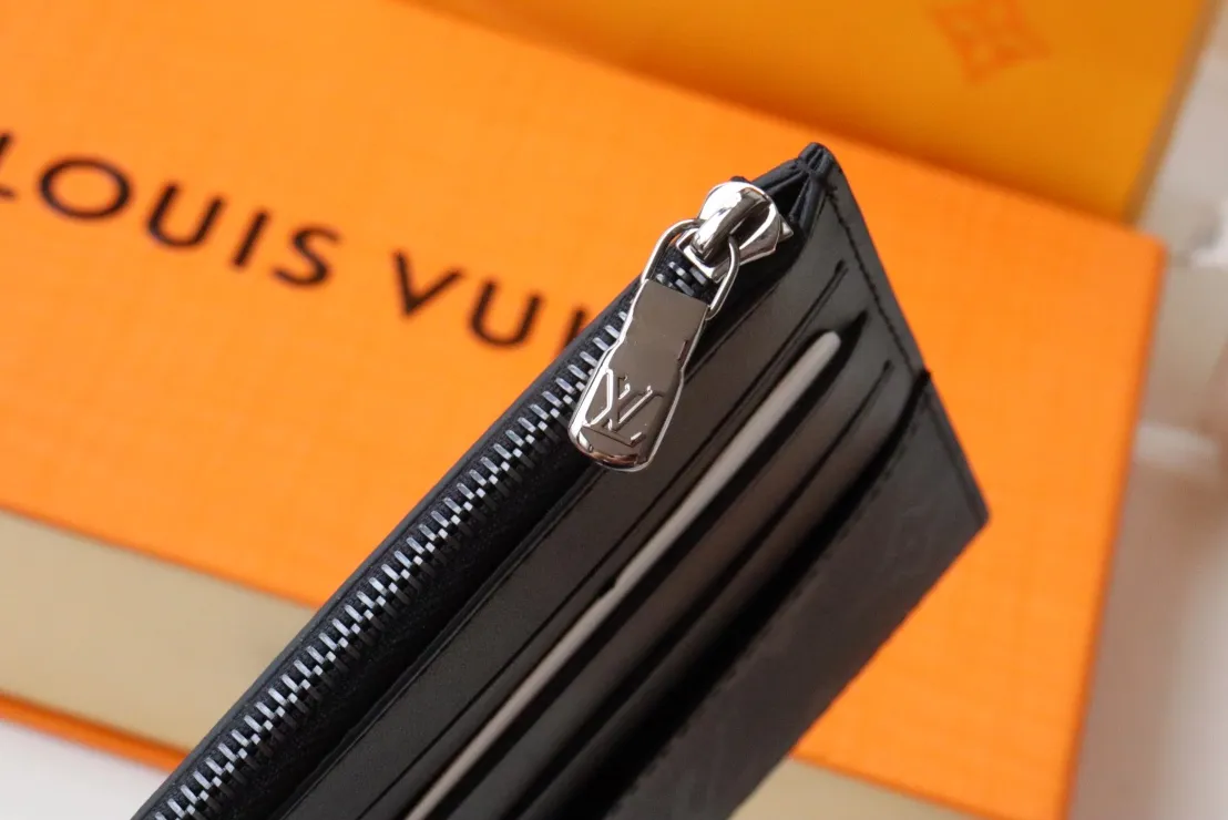 Factory price 240 M80348 black flower, top-quality original Slim Purse uses Monogram canvas and silky cowhide to achieve a simple structure, embellished with Louis Vuitton logo embossing, equipped with a main zipper compartment, external patch pockets, external compartments and card slots, and can also be placed in other handbags. Detailed features 20 x 11 x 0.5 cm (length x height x width) sp001618
