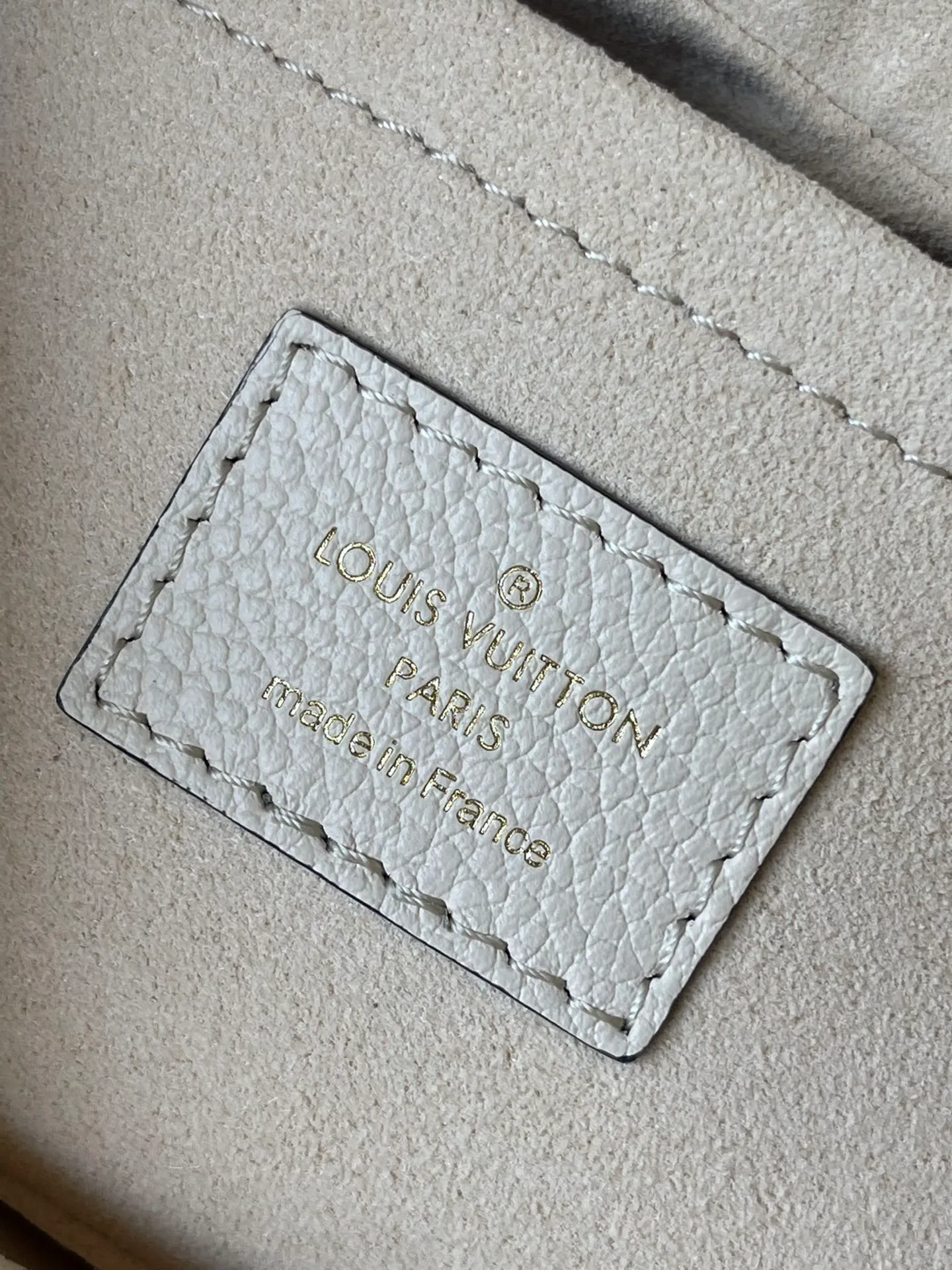 💰1040 (top layer leather) top original order M46099. Support counter inspection. Photos taken of duty-free goods are consistent with the product without unpacking. This product is an exclusive duty-free product in the market and is the highest-end product. Inspection is supported. This product has passed strict inspection and is flawless. Please wear gloves when touching the product. This product is not returnable or exchangeable. Please confirm the product first and then remove the label on the handle. This product is temporarily not open to the public, only regular customers, and is in short supply. Dimensions: 24 x 18 x 7 cm