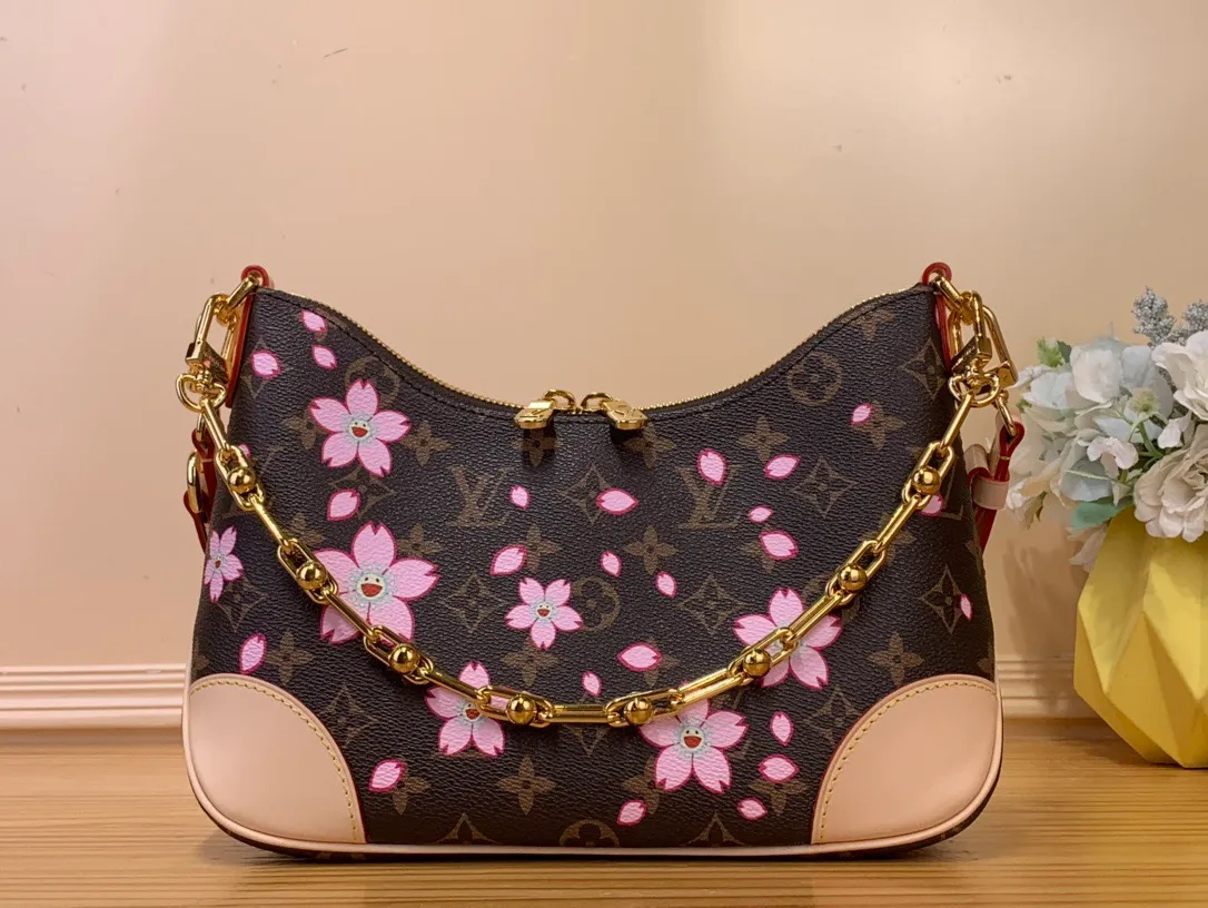 💰1120 (Steel Hardware) Top Original LV x TM BOULOGNE Handbag] M13265 Cherry Blossom This Boulogne handbag is from the Louis Vuitton x Murakami replica series, using Monogram coated canvas to highlight the vitality of the Cherry Blossom pattern. Classic leather shapes the detachable studded shoulder strap and corners, while dazzling metal hardware adds sophistication. Dimensions: 16 x 9.5 x 29 cm