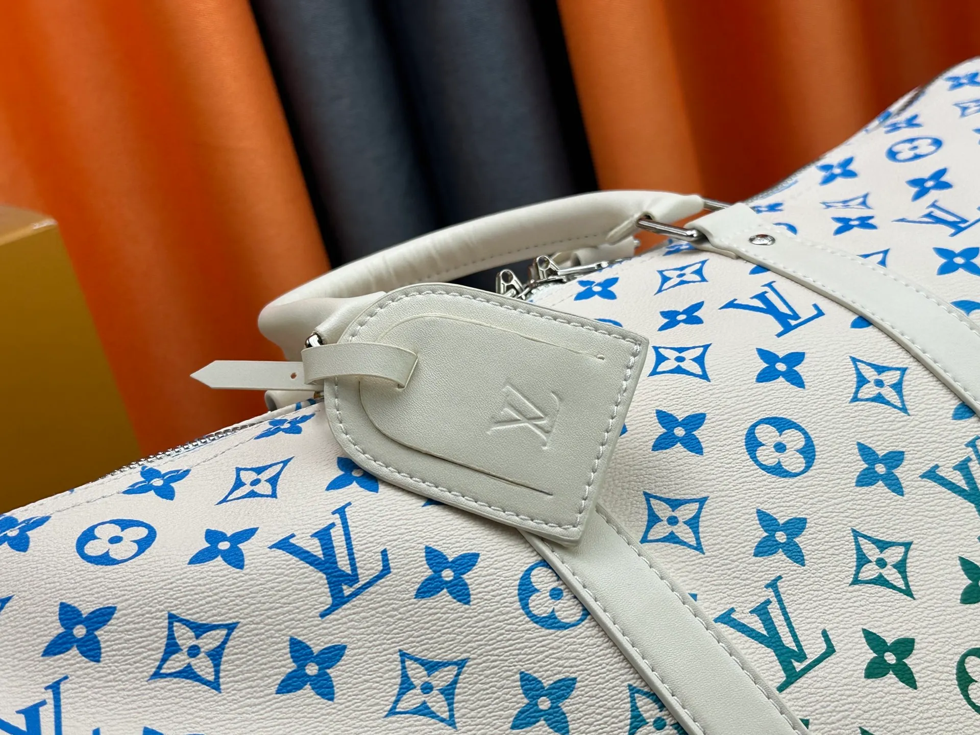 P420 new arrival M13745 41416 13915 Gradient three-color series LV2025 spring and summer and Takashi Murakami joint model Fashion is a cycle to celebrate the 20th anniversary of the joint name Size: 50.0X29.0X23.0cm