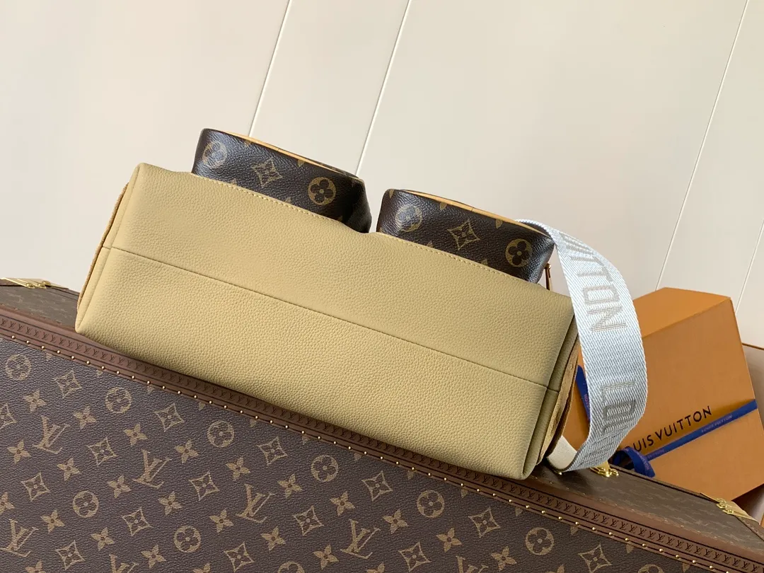 💰1680 (top layer leather) top original order M12697, full pickup top original order, transcoding chip, presbyopia bag, flower materials Classic canvas with wide shoulder straps, double pockets with magnetic buckles on both sides, presbyopic double pocket fabric with adjustable wide shoulder straps, injecting practical functions into the avant-garde design. The single-shoulder crossbody bag has always been a favorite of LV khaki with presbyopic classic vintage enthusiasts. It looks good on both men and women. Dimensions: length, height and width 30×31×10.8