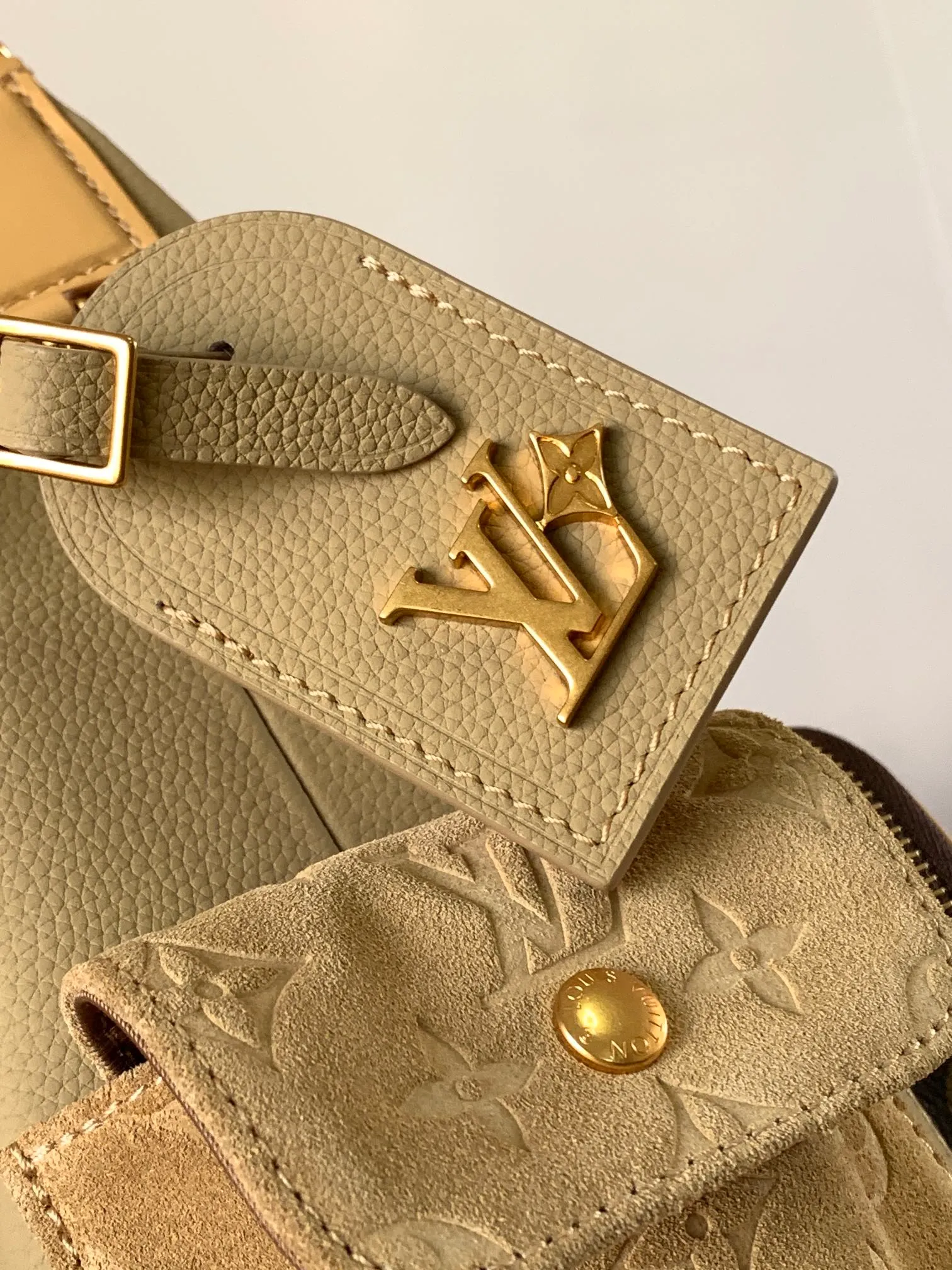 💰1680 (top layer leather) top original order M12697, full pickup top original order, transcoding chip, presbyopia bag, flower materials Classic canvas with wide shoulder straps, double pockets with magnetic buckles on both sides, presbyopic double pocket fabric with adjustable wide shoulder straps, injecting practical functions into the avant-garde design. The single-shoulder crossbody bag has always been a favorite of LV khaki with presbyopic classic vintage enthusiasts. It looks good on both men and women. Dimensions: length, height and width 30×31×10.8
