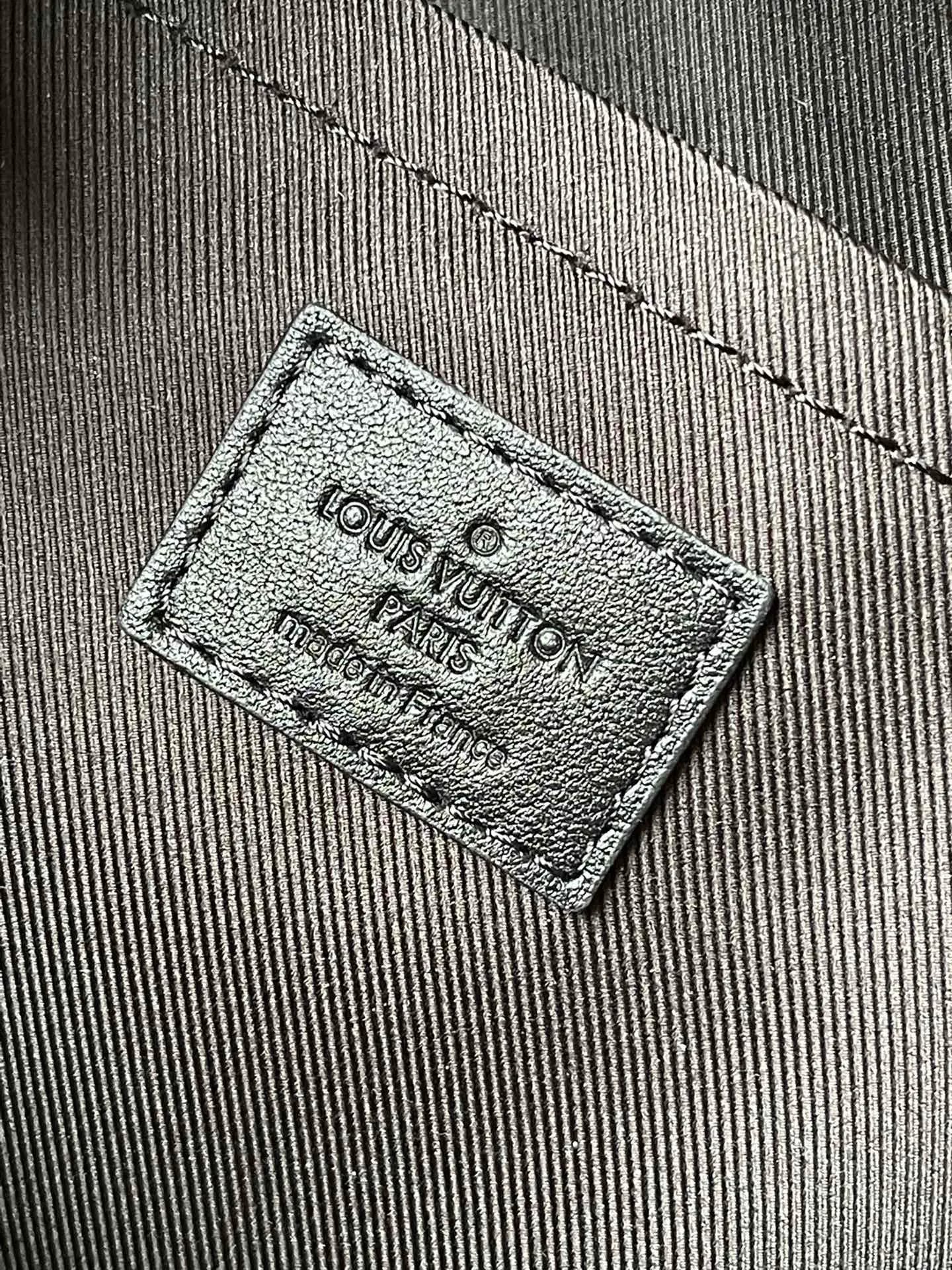 💰760 The top original order M44871 supports counter inspection. The photos taken of duty-free goods are consistent with the product and the packaging is unopened. This product is an exclusive duty-free product in the market and is the highest-end product. Inspection is supported. This product has passed strict inspection and is flawless. Please wear gloves when touching the product. This product is not returnable or exchangeable. Please confirm the product first and then remove the label on the handle. This product is temporarily not open to the public, only regular customers, and is in short supply. Dimensions: 22 x 29 x 10 cm