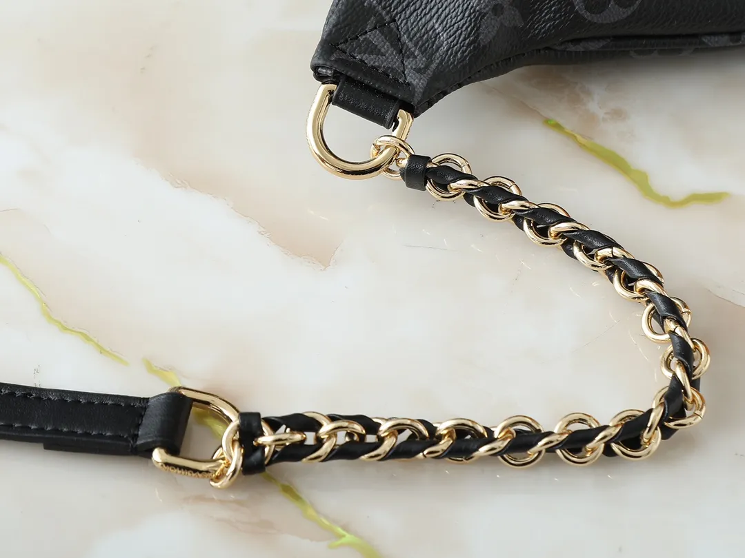 💰240💰Upgraded original version M14353 M46784 M43644 This unique High Rise waist bag is reinterpreted in iconic Monogram Empreinte leather this season. Just like the original design, this PM style has a practical design with adjustable length straps and is large enough to hold everyday essentials. The belt bag is embellished with gold-tone hardware and has a detachable decorative luggage tag that pays homage to the brand's trunk-making heritage and can be worn cross-body or as a belt. Dimensions: 31 x 15 x 6 cm