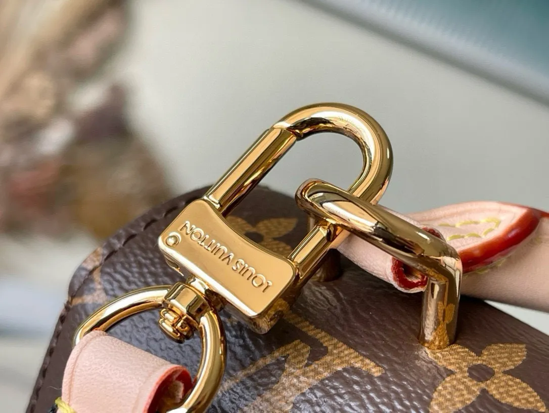 💰900 Top Original Order M46372 Presbyopic Medium CLUNY Handbag This Cluny handbag is made of Monogram canvas, with the iconic Toron handle and leather key bag, aiming to win the favor of brand lovers. The branded fabric shoulder strap can be removed for more ways to carry it. Js size: 28×20×10cm