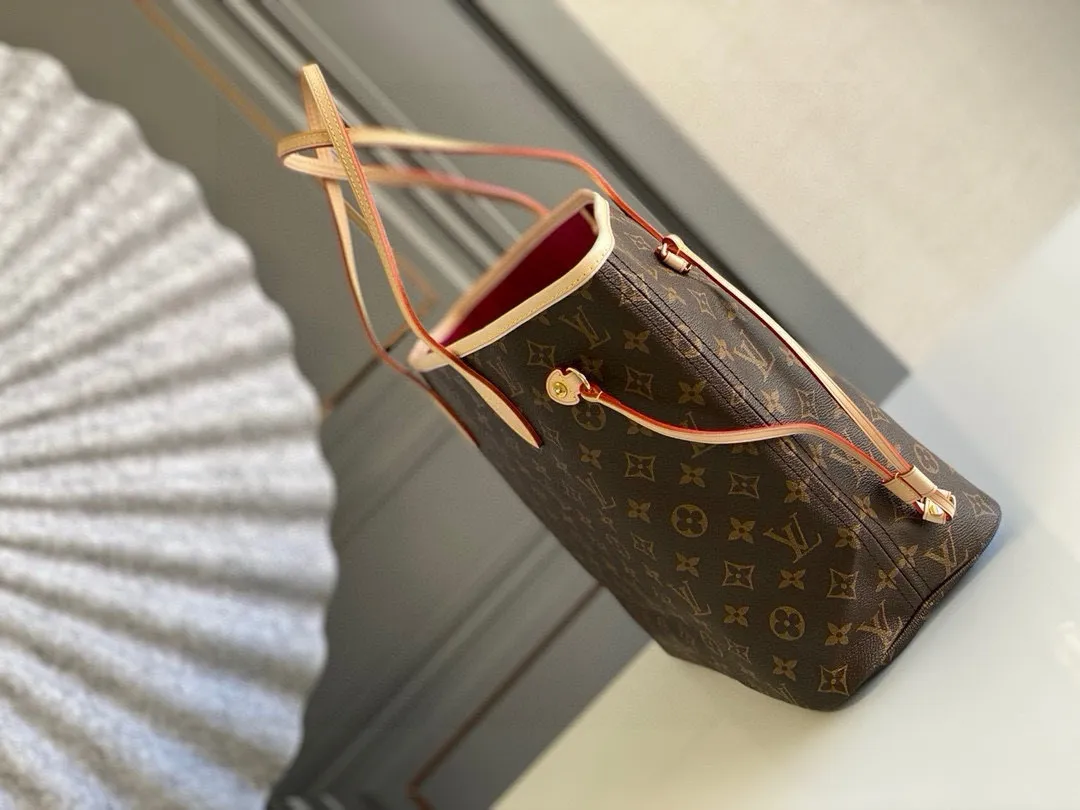 💰760 (medium steel nails) top original order M41178 NEVERFULL medium handbag Neverfull classic handbag, explore the exquisite details inside the bag. The redesigned interior pockets feature a fresh fabric lining, especially the detachable zippered clutch, which can be used alone as a sophisticated clutch or as an additional pocket. Bright lining tones add a more lively feel to Monogram's classic canvas. Detailed features 31 x 28 x 14 cm (Length x Height x Width) Redesigned interior pocket with details inspired by the Louis Vuitton archives Pocket lined with linen fabric Removable zipped clutch with tonal interior pocket Natural cowhide leather trim Shiny gold-tone hardware Handles: Double handle