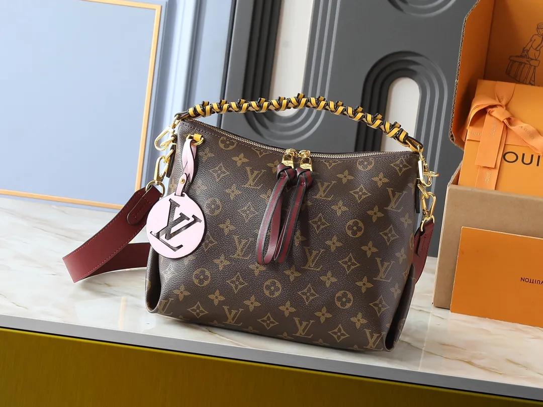 💰260💰Upgraded original version [M55090] The factory-direct Beaubourg Hobo mini handbag is made of Monogram canvas to outline solid lines, the top braided handle reveals the 2019 autumn style, and the hand-dyed edges highlight Louis Vuitton's craftsmanship. LV bag decorations convey elegant charm. Monogram coated canvas, smooth cowhide trim, microfiber lining, detachable top handle for hand or elbow carry, detachable shoulder strap for shoulder or cross-body wear, interior patch pocket, LV leather trim. size: 25*15**21 cm