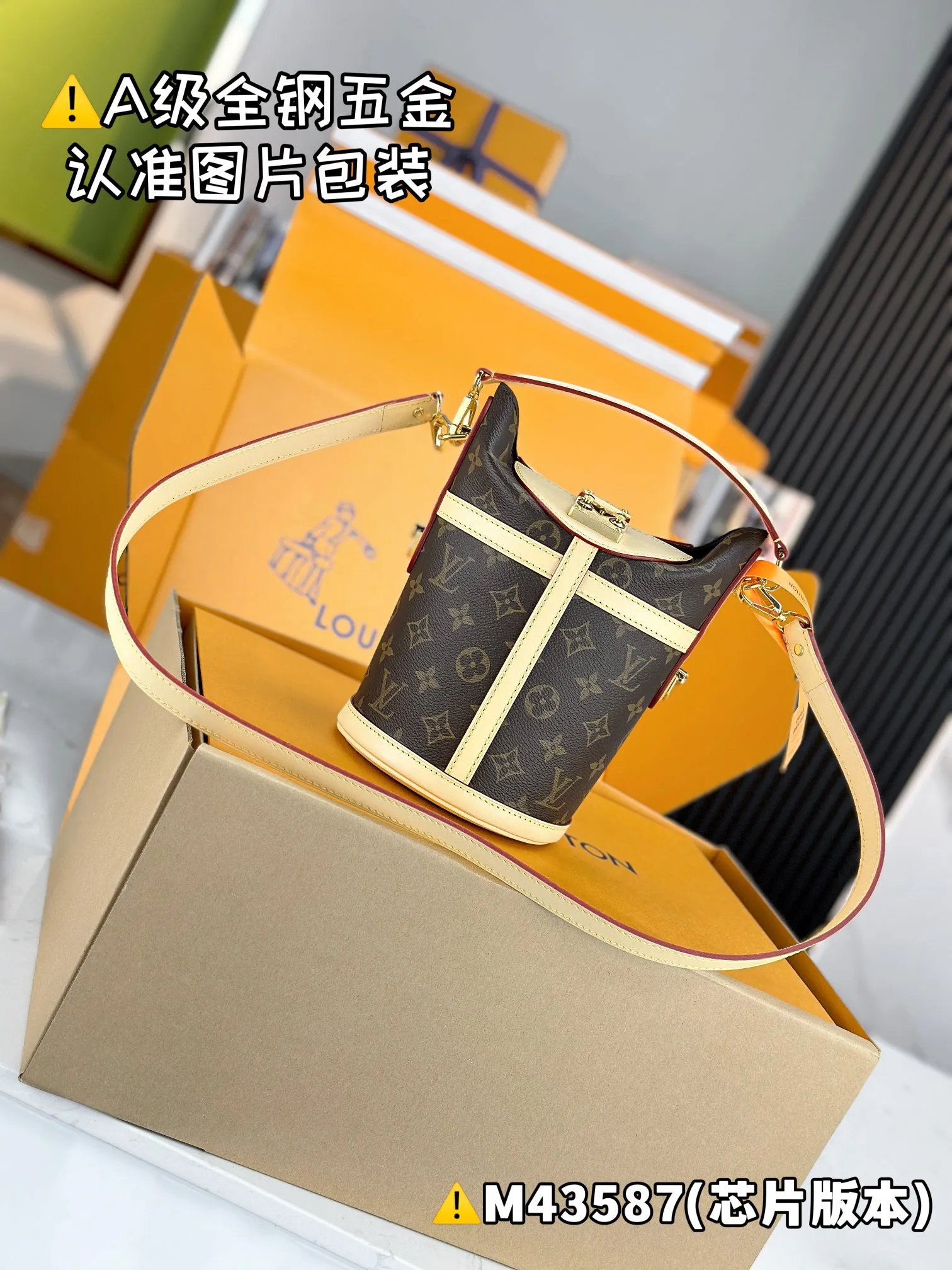 💰1900 [Genuine grade] [Special grade MB high elastic fabric] DUFFLE handbag Model: M43587 Material: A+ grade all-steel hardware, imported high elastic fabric Packaging: Full set of special grade duty-free MB packaging Dimensions: 22 x 23 x 14 cm