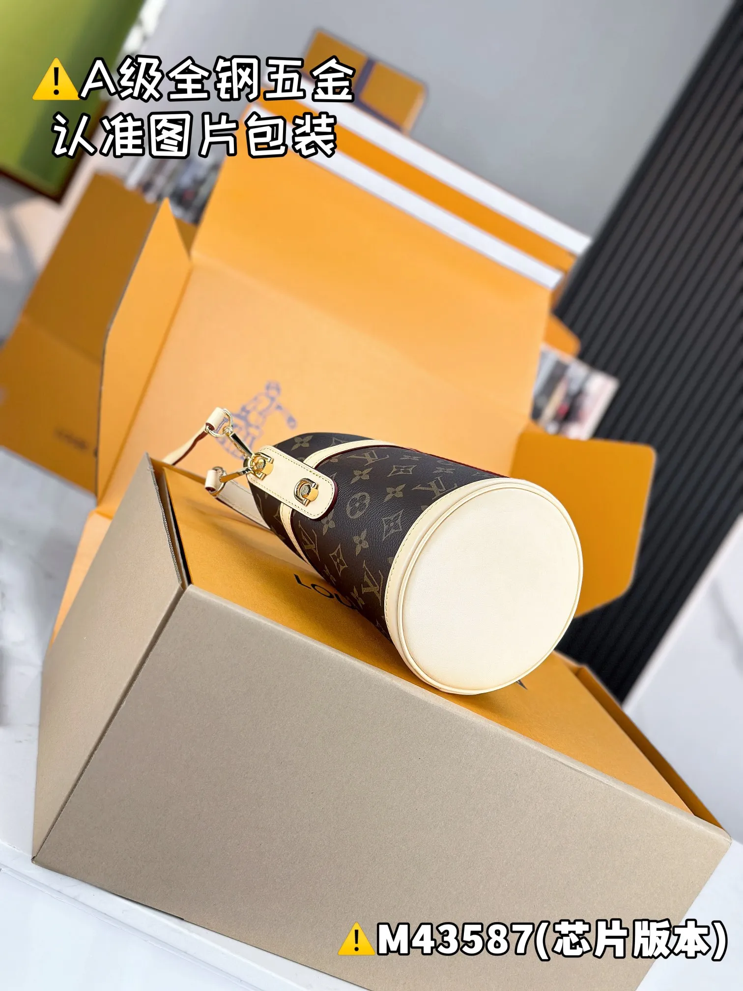 💰1900 [Genuine grade] [Special grade MB high elastic fabric] DUFFLE handbag Model: M43587 Material: A+ grade all-steel hardware, imported high elastic fabric Packaging: Full set of special grade duty-free MB packaging Dimensions: 22 x 23 x 14 cm