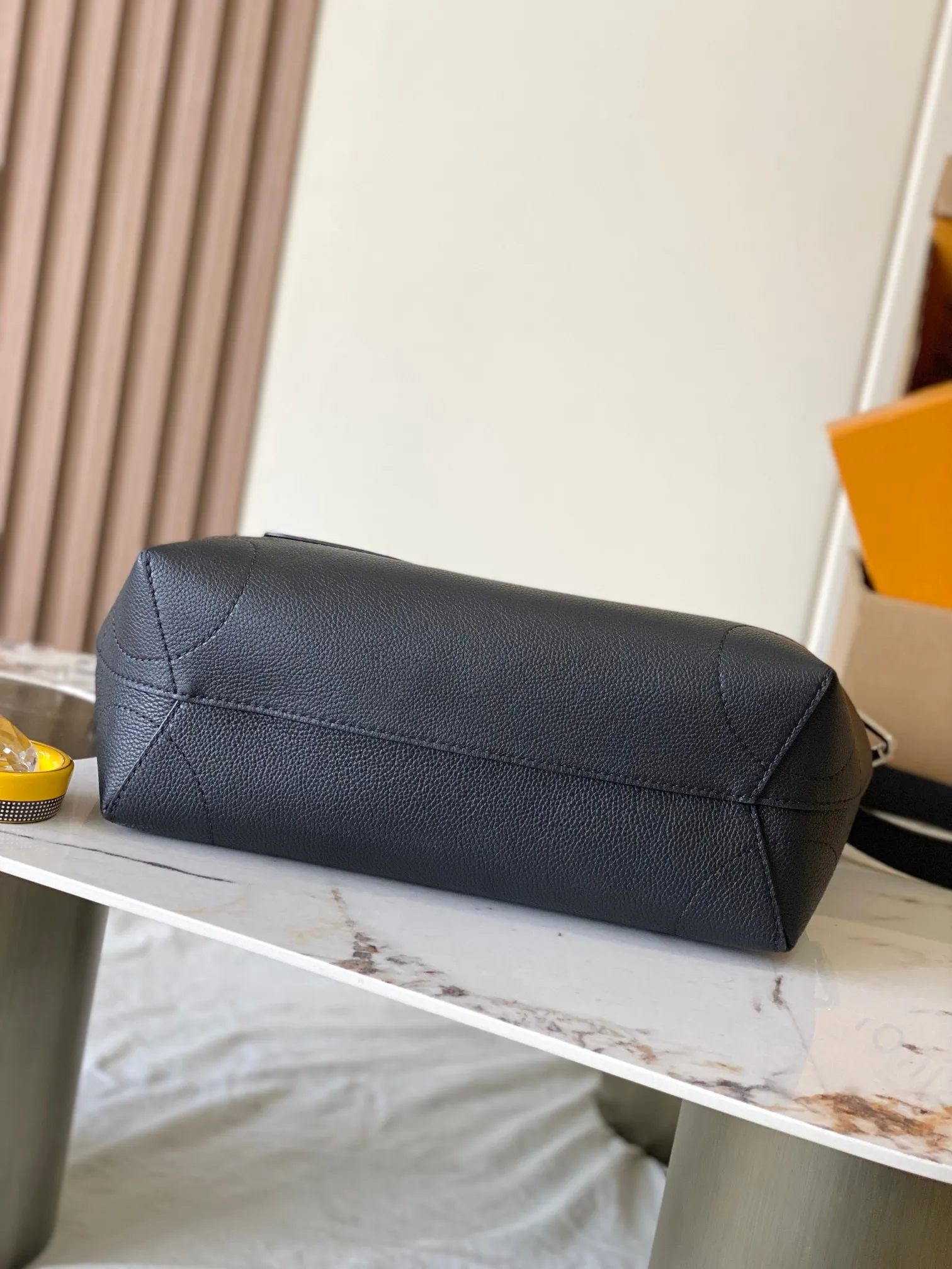 p2600 [Special grade MB163c chip version original leather] This Steamer 30 handbag Model: M27061 Material: A-grade all-steel hardware, imported original cowhide Packaging: Full set of original duty-free MB packaging