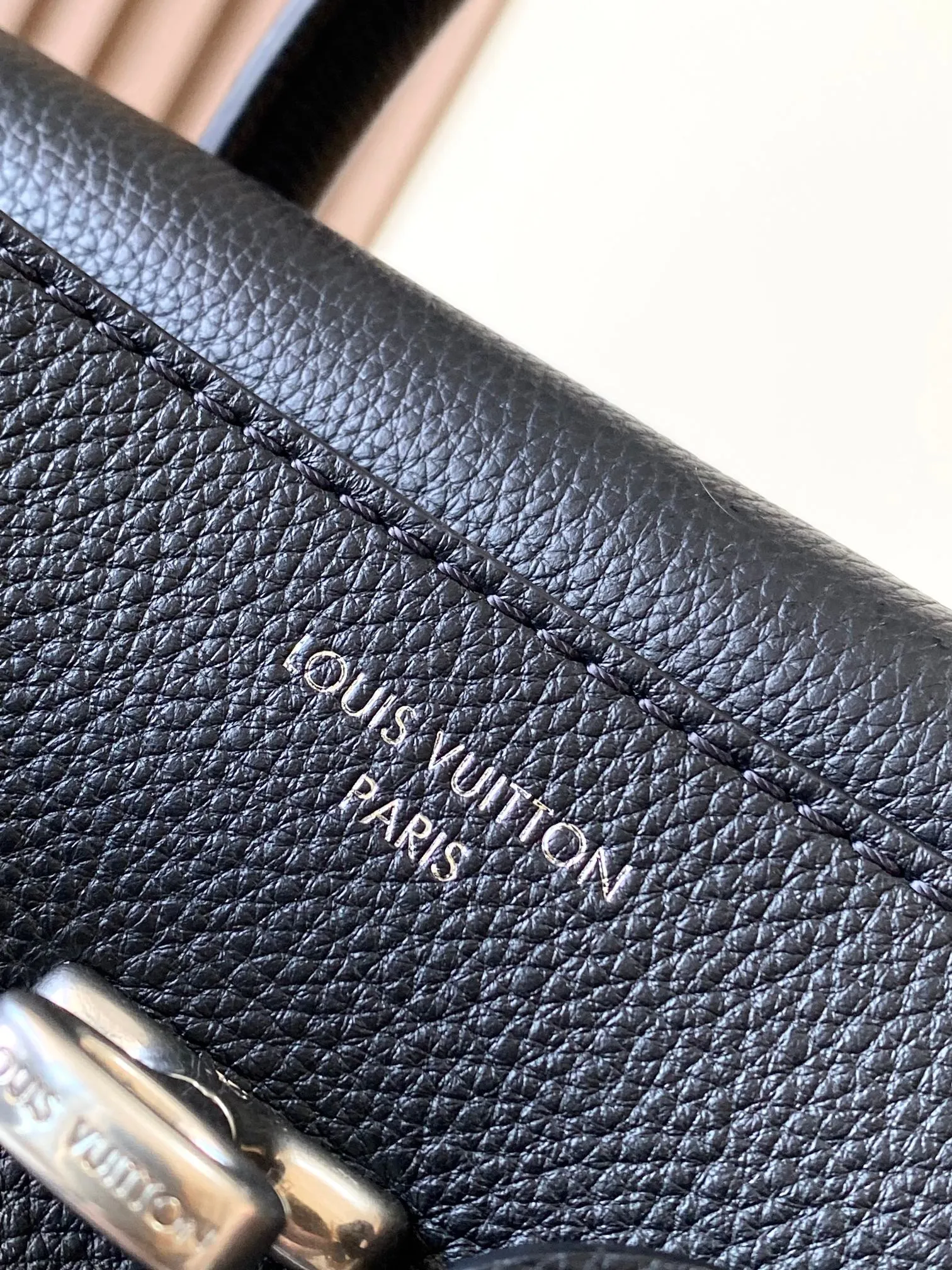 p2600 [Special grade MB163c chip version original leather] This Steamer 30 handbag Model: M27061 Material: A-grade all-steel hardware, imported original cowhide Packaging: Full set of original duty-free MB packaging