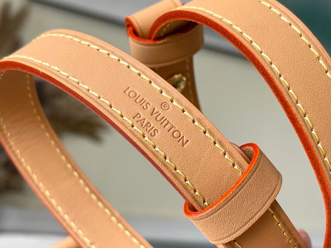 💰700 top original order M81098 Pair of Croissant handbags in Nicolas Ghesquière's traceable archives, launching the Loop half-moon baguette bag in the 2022 early spring series. The compact construction follows the movement of the body, the zippered front pocket is equipped with a round zipper pull, and the chain and leather shoulder strap allow for shoulder or cross-body wear. Dimensions: 23 x 13 x 6 cm