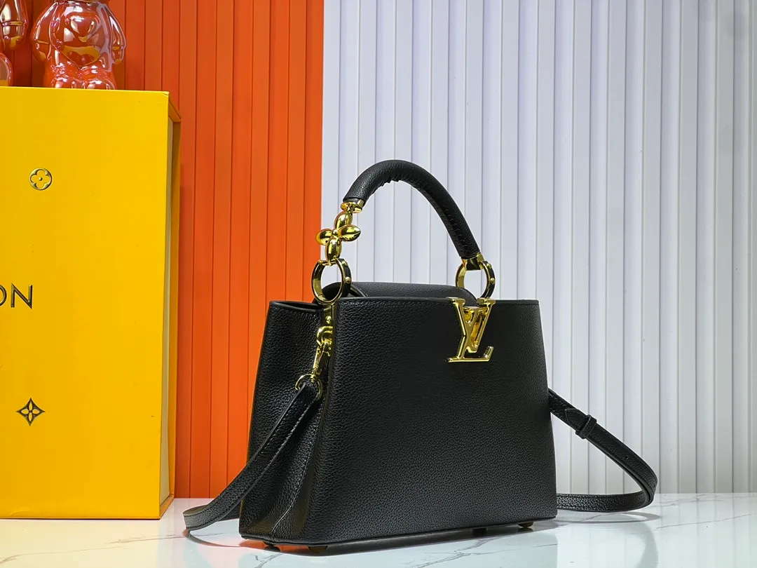 Batch 380💰Upgraded original M23943 M23944 M23945 M24698 M24989 This Capucines mini handbag incorporates exquisite Monogram flowers on the handle, presenting the three-dimensional look of the LV logo with delicate brushstrokes, injecting dazzling luster into the soft design. Full-grain Taurillon leather is designed to fit a smartphone, short wallet and other small essentials. Dimensions: Small 21.0 x 14.0 x 8.0 cm (L x H x W) Large 27x 17.5 x 9.0 cm (L x H x W)
