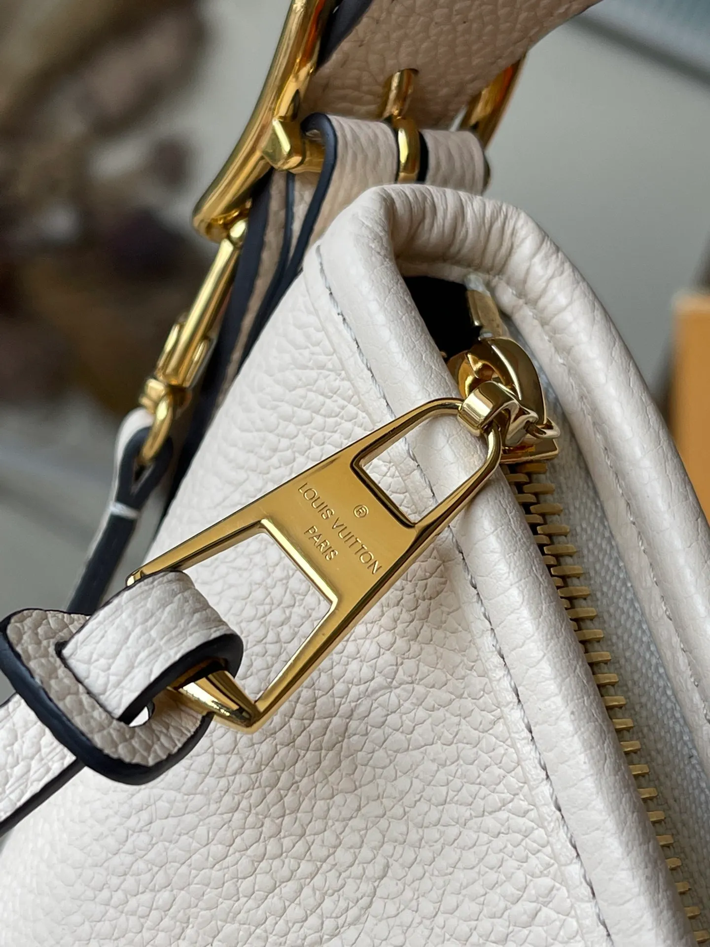 💰1180 (top layer leather) top original order M46293. Support counter inspection. Photos taken of duty-free goods are consistent with the product without unpacking. This product is an exclusive duty-free product in the market and is the highest-end product. Inspection is supported. This product has passed strict inspection and is flawless. Please wear gloves when touching the product. This product is not returnable or exchangeable. Please confirm the product first and then remove the label on the handle. This product is temporarily not open to the public, only regular customers, and is in short supply. Dimensions: 24 x 29.5 x 12 cm