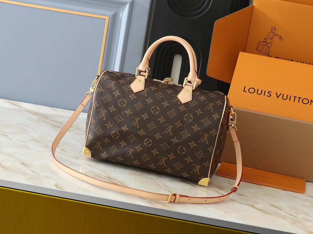 💰300💰Upgraded original version M13805 M13257 M40391 lv Murakami Takashi co-branded NANOSPEEDY handbag This Nano Speedy handbag combines Monogram canvas and cow leather trim printing, with 33 colorful colors to interpret white tricolor and black tricolor. It has been launched in twelve sections and is very popular around the world and is loved by celebrities and celebrities. 30.0 x 21.0 x 17.0 cm