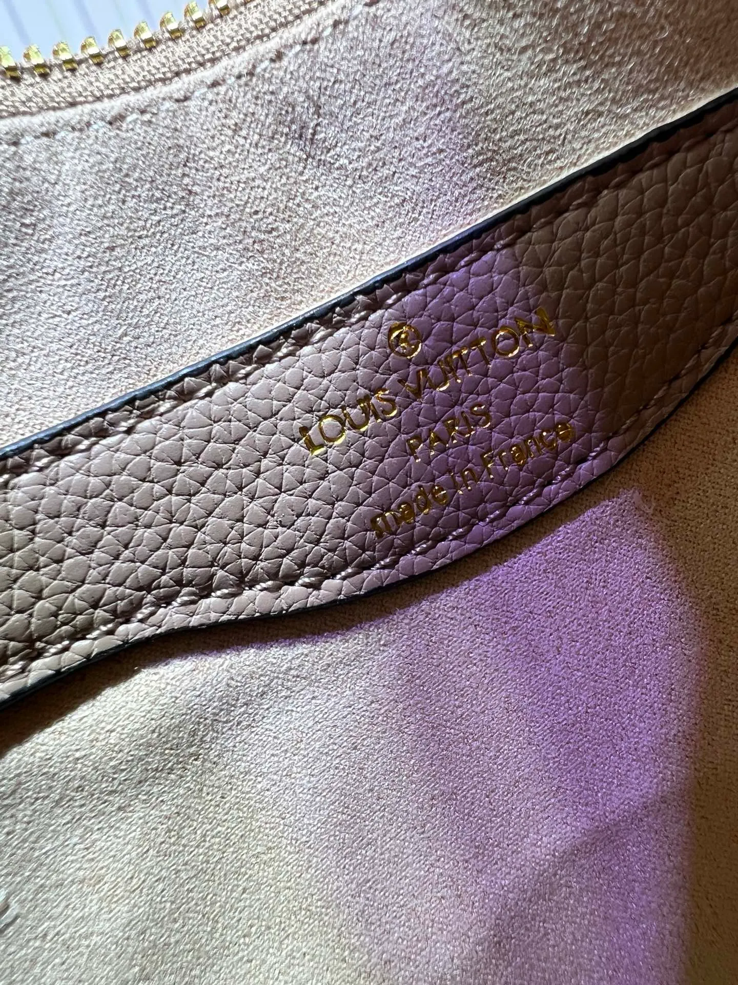 Batch 260💰Upgraded original M13224 M12930 M45832 M45831 Chain bag croissant series KOREA PRE-LAUNCH handbag This season's Boulogne bag uses Monogram Amprent leather material to reinterpret a symbolic design that can be used in multiple ways. Like existing designs made of canvas, various styles of items can be produced. Internal flat pocket that can store large-sized smartphones. A new version with a braided chain woven with gold hardware that creates a high-class and strong atmosphere. 16 x 9.5 x 29 cm.