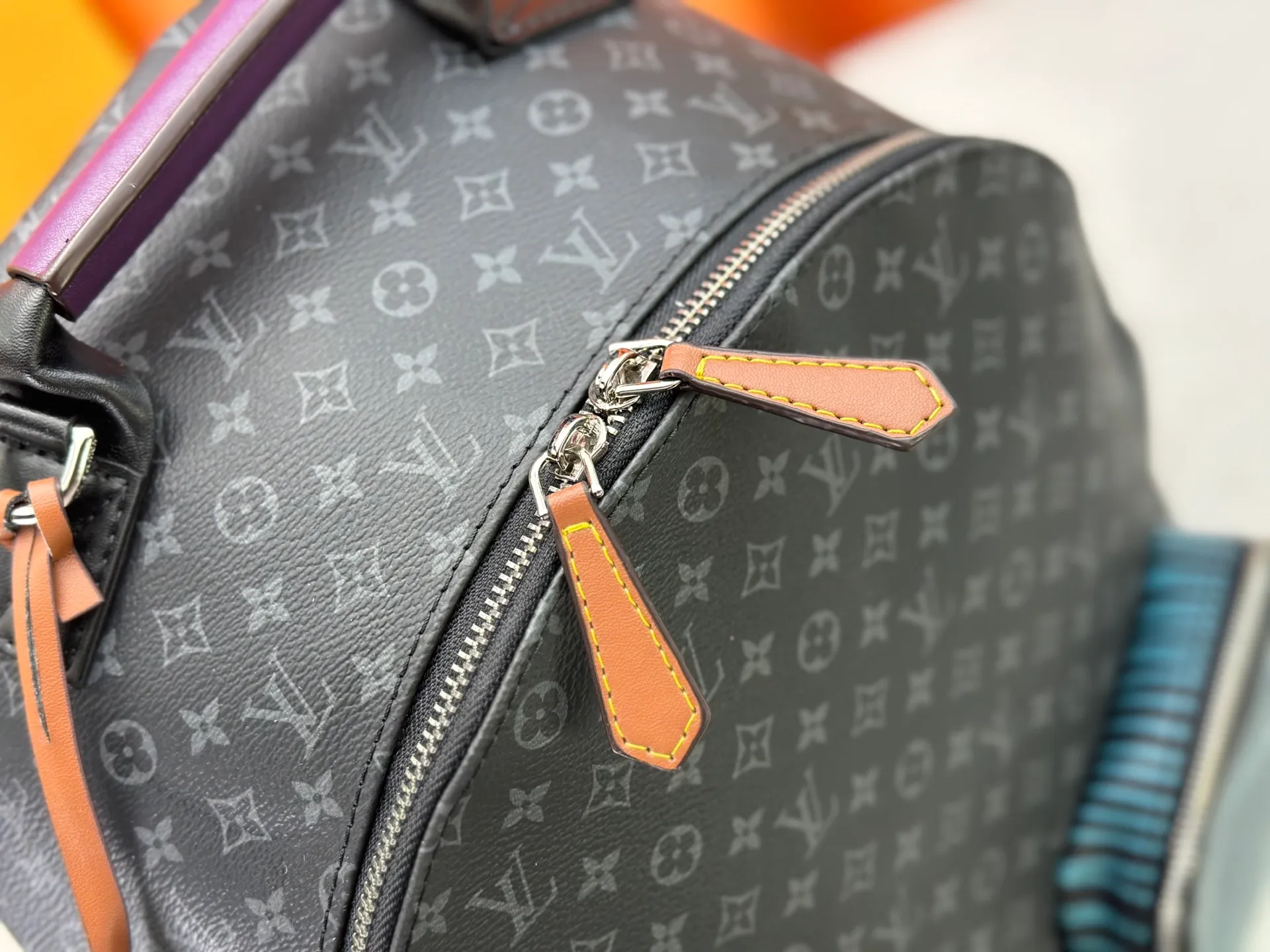 P360 M45455 Black Flower MULTIPOCKET Backpack Virgil Abloh incorporates the Patchwork theme of the 2020 Autumn and Winter series into this Multipocket backpack, creating a variety of styles from a trendy perspective. The zipped main compartment holds a laptop, and exterior pockets feature the classic Monogram and Epi graphics. Monogram Eclipse coated canvas and cowhide Leather and fabric trim Textile lining Hardware Louis Vuitton logo tag Top leather carry handle Zip main compartment with leather zip puller Zip front pocket Internal patch pocket Designer handle: Single handle Dimensions: 30.0 x 40.0 x 15.5 cm
