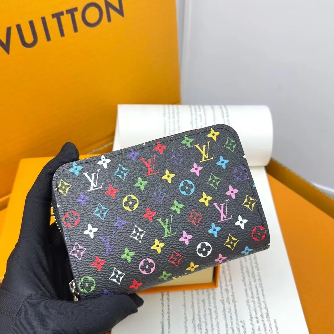 P150 M83689 33 colors This Cléa wallet is made of Monogram Empreinte soft grained cowhide, embellished with Louis Vuitton's iconic Monogram embossed pattern. It has a stylish design, is exquisite and compact but has a spacious capacity. It is equipped with an external patch pocket, zipper coin pocket, banknote compartment and six credit card slots.