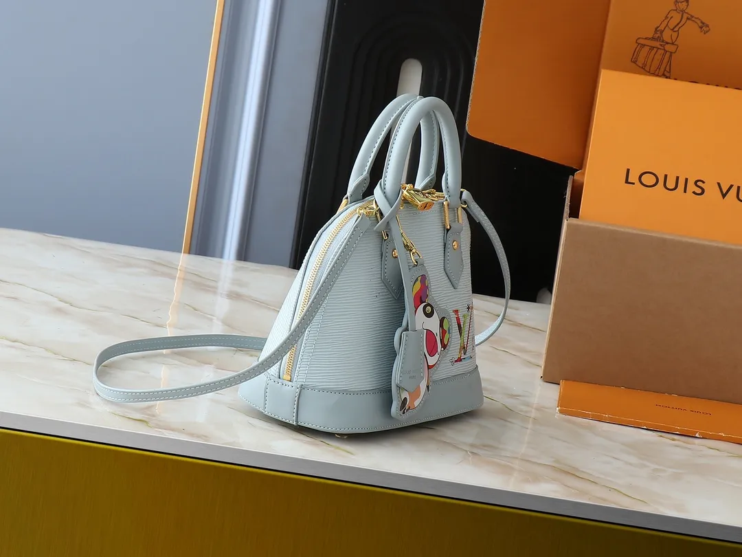💰300💰Upgraded from the original M13670 M14197 M53152. This Alma BB handbag appears in the Louis Vuitton Top handles, a removable shoulder strap and a dazzling padlock complete the Art Deco design. Dimensions: 23.5 x 17.5 x 11.5 cm (length x height x width)
