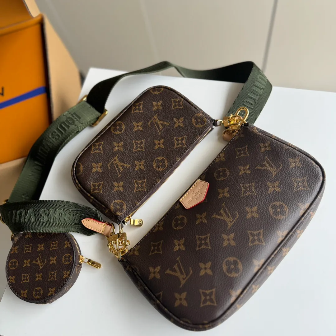 p1660 [Configuration counter MB complete package] 𝙈𝙐𝙇𝙏𝙄 𝙋𝙊𝘾𝙃𝙀𝙏𝙏𝙀 Three-in-one M44813 chip/original leather/all steel hardware Size: 24*13.5*4cm Classic and iconic ✅presbyopia material with discolored leather, multiple compartment design, known as "three-in-one", one bag can be used in multiple ways, and it is also a concave-shaped artifact. The chain can be removed and used as a small bag. We use the raw materials of the original leather, no matter from which angle it reveals a full-screen ZP visual sense!