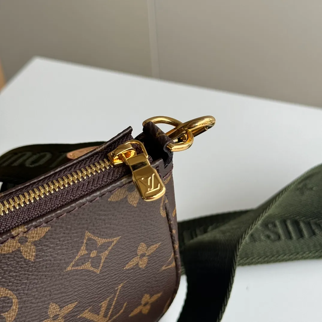p1660 [Configuration counter MB complete package] 𝙈𝙐𝙇𝙏𝙄 𝙋𝙊𝘾𝙃𝙀𝙏𝙏𝙀 Three-in-one M44813 chip/original leather/all steel hardware Size: 24*13.5*4cm Classic and iconic ✅presbyopia material with discolored leather, multiple compartment design, known as "three-in-one", one bag can be used in multiple ways, and it is also a concave-shaped artifact. The chain can be removed and used as a small bag. We use the raw materials of the original leather, no matter from which angle it reveals a full-screen ZP visual sense!