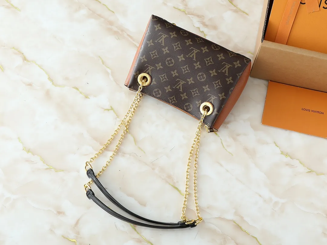 💰260💰Upgraded from the original M43775 M43776 M43777 M43750 This SURENE BB handbag Louis Vuitton's new Surene BB handbag is made of Monogram canvas and grained calfskin, and is equipped with a gold sliding bag chain. Gold metal trim and eye-catching leather trim make it more neat and fashionable. Lightweight, practical, comfortable to carry, easy to match, ideal for fashionable and casual looks. Dimensions: 24.0x 17.0x 11.0 cm