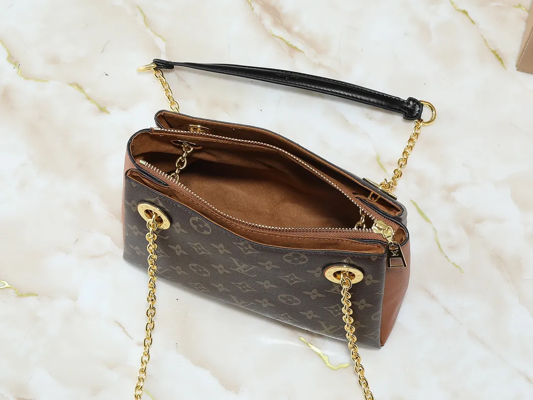 💰260💰Upgraded from the original M43775 M43776 M43777 M43750 This SURENE BB handbag Louis Vuitton's new Surene BB handbag is made of Monogram canvas and grained calfskin, and is equipped with a gold sliding bag chain. Gold metal trim and eye-catching leather trim make it more neat and fashionable. Lightweight, practical, comfortable to carry, easy to match, ideal for fashionable and casual looks. Dimensions: 24.0x 17.0x 11.0 cm