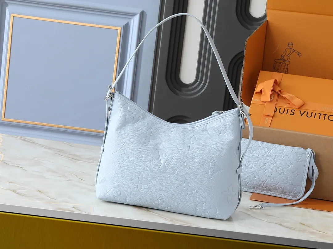 💰240💰Upgraded from the original M24141 M46288 M46293 M46277 M46298 M46203 CarryAll small handbag is made of Mono gram Empreinte embossed leather. It has a generous structure and a neat inner layer. The large inner bag adds functional elements. Comes with a Monogram embossed zipper clutch secured by a leather strap. A personal companion for urban life. Dimensions 29 x 24 x 12 cm (length x height x width)