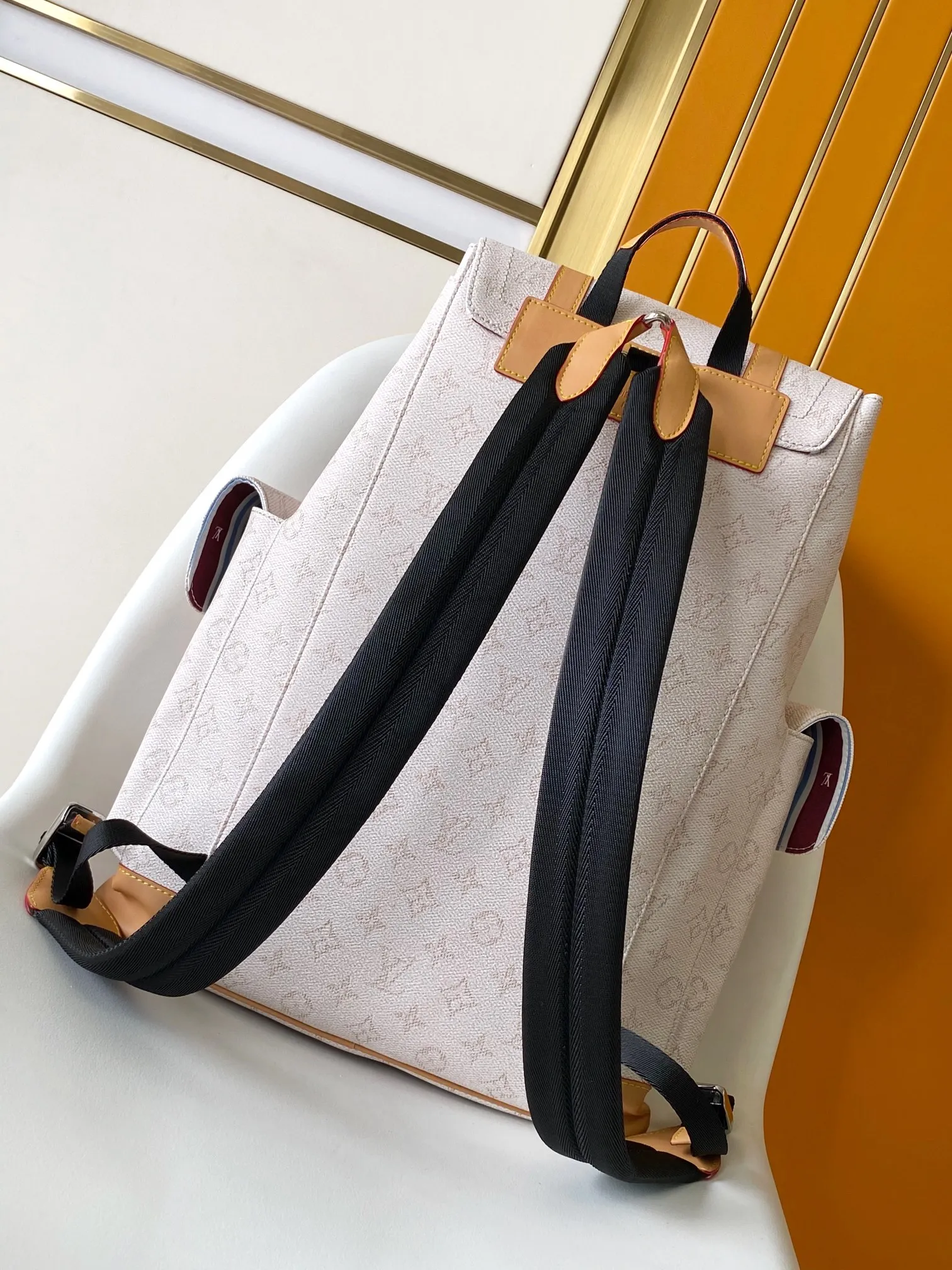 💰1340 Top original single 163c01 chip] M14676 White Blue N00163 Top original single N40769 M43735 Presbyopic N41379 Black grid M45419 Black and gray multifunctional Christopher small backpack uses Monogram canvas to interpret the rugged and simple spirit of a hiking bag. Its unique style is suitable for both work and entertainment, highlighting a high-quality lifestyle. 41 x 47 x 13 cm (length x height x width)