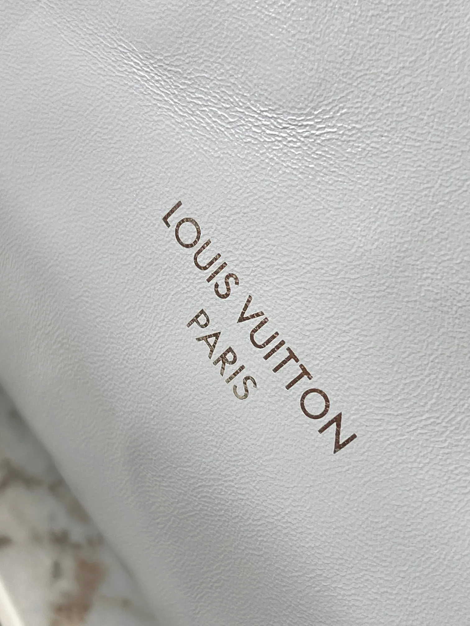 p2220 [Special grade transcoding chip MB original leather] CARRYALL DARK medium handbag Model: M12583 gray dynamic chip Material: A+ grade all-steel hardware, imported original sheepskin Packaging: full set of special duty-free MB packaging Size: 39x30x15cm