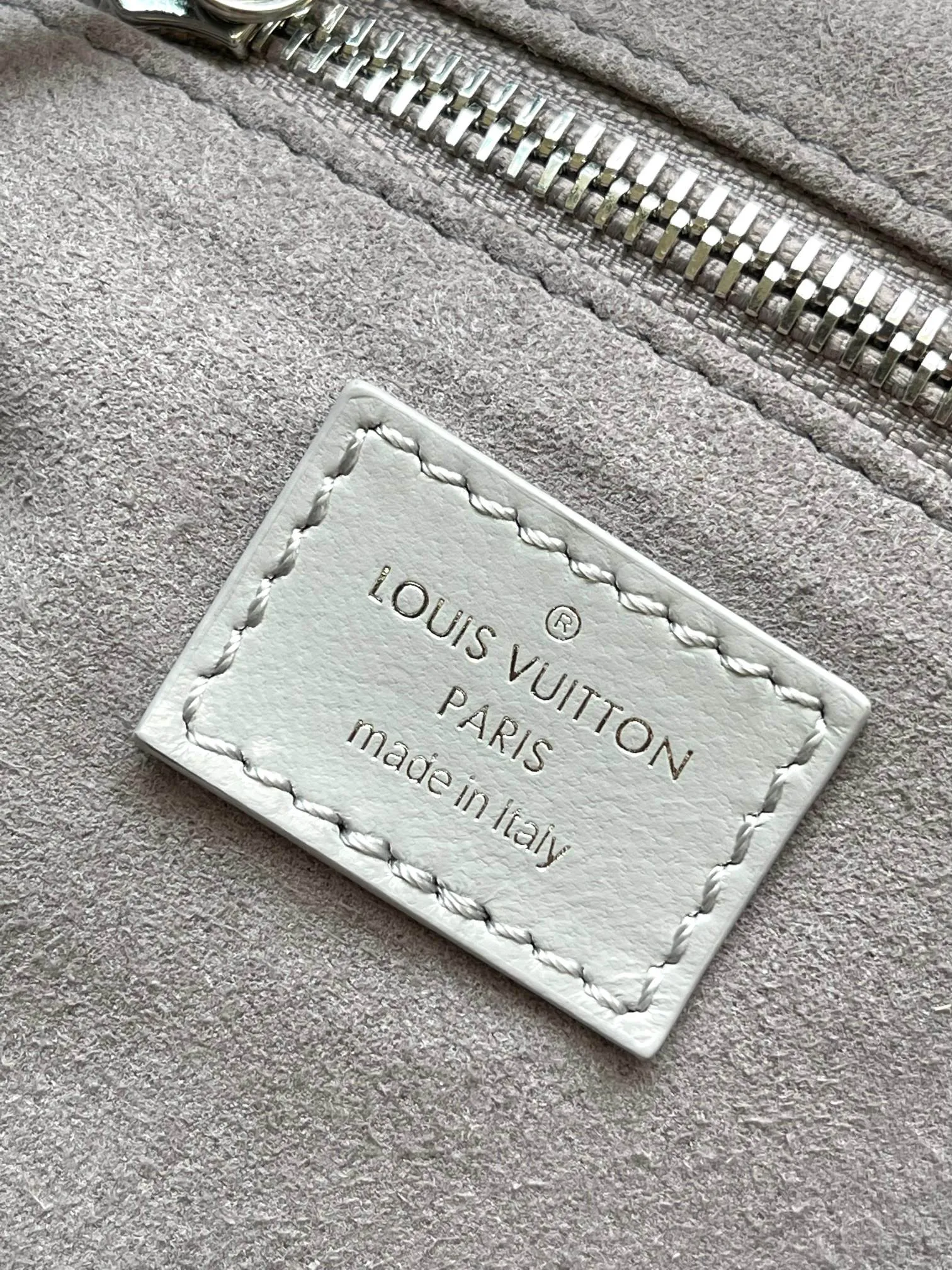 p2220 [Special grade transcoding chip MB original leather] CARRYALL DARK medium handbag Model: M12583 gray dynamic chip Material: A+ grade all-steel hardware, imported original sheepskin Packaging: full set of special duty-free MB packaging Size: 39x30x15cm
