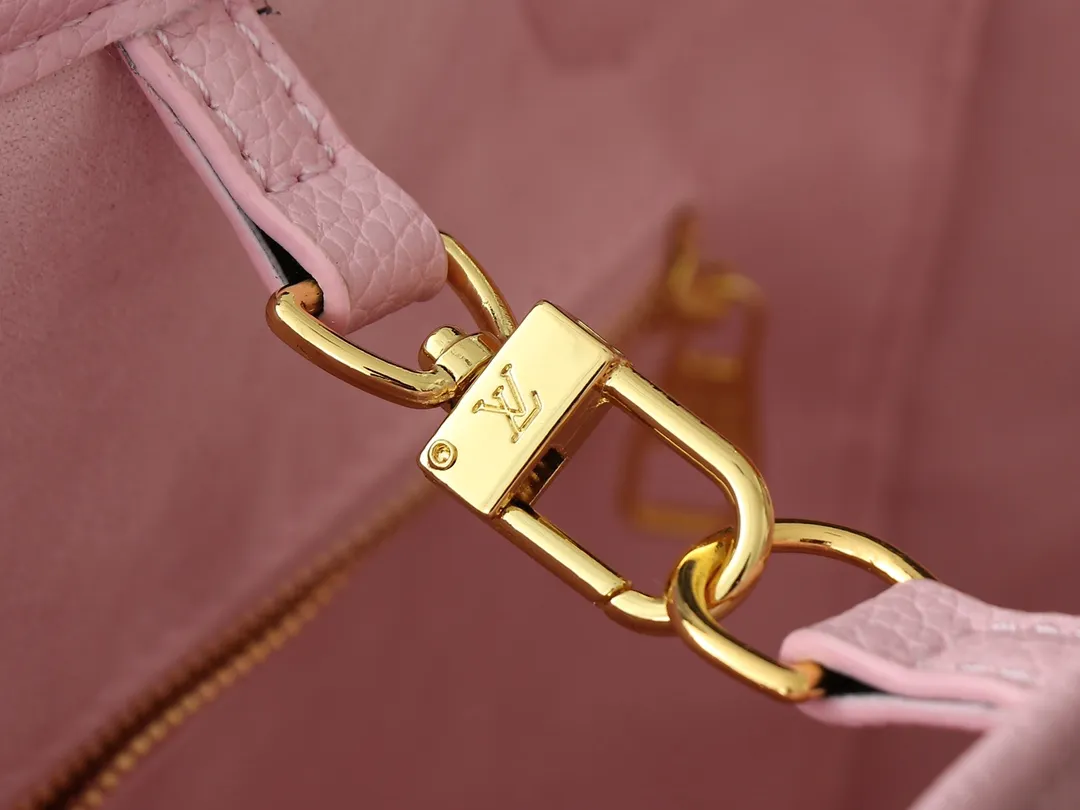 💰200💰Upgraded from the original M14210 M45686 M46649 M58907 M46329 M21579 M45685 M46676 M40995. This Neverfull medium handbag uses embossing and printing processes to depict the Monogram pattern on the cow leather. Tighten the side straps and the tote instantly transforms into an elegant urban handbag; the long handle makes it easy to carry over the shoulder or elbow. 31.0 x 28.0 x 14.0 cm (length x height x width)