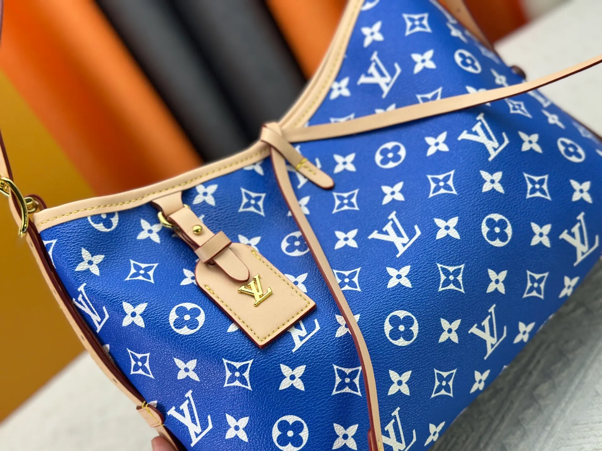 P280 upgraded original M24861 M25143 M46203 M46197 Colorful, legendary CarryAll medium handbag, with Monogram canvas and leather trimming to create a body-fitting design. There's a zipped pocket inside the ample space, and a detachable zipped clutch adds a functional element, with a buckle-adjustable handle. Small size: 29 x 24 x 12 cm,