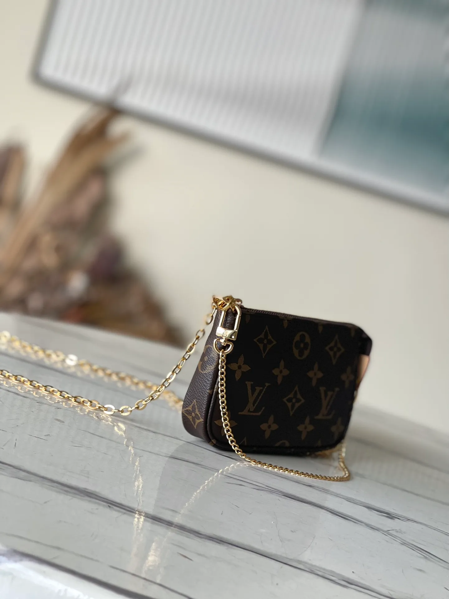 💰400 top original order M82510 Mini Pochette Accessoires on Chain handbag is made of Monogram canvas to create an exquisite configuration, which can easily store small items. The short chain and zipper closure maintain the original design, while the detachable long chain adds shoulder and cross-body options. Dimensions: 15.5 x 10.5 x 4 cm