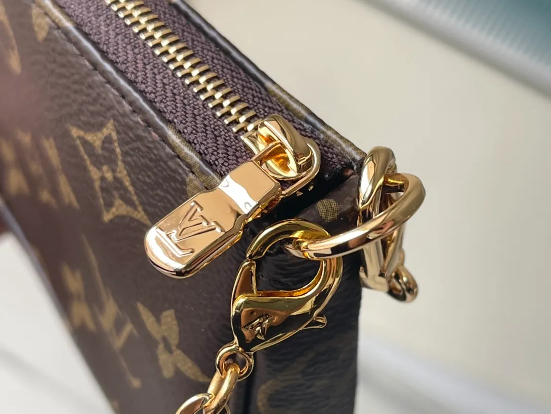 💰400 top original order M82510 Mini Pochette Accessoires on Chain handbag is made of Monogram canvas to create an exquisite configuration, which can easily store small items. The short chain and zipper closure maintain the original design, while the detachable long chain adds shoulder and cross-body options. Dimensions: 15.5 x 10.5 x 4 cm