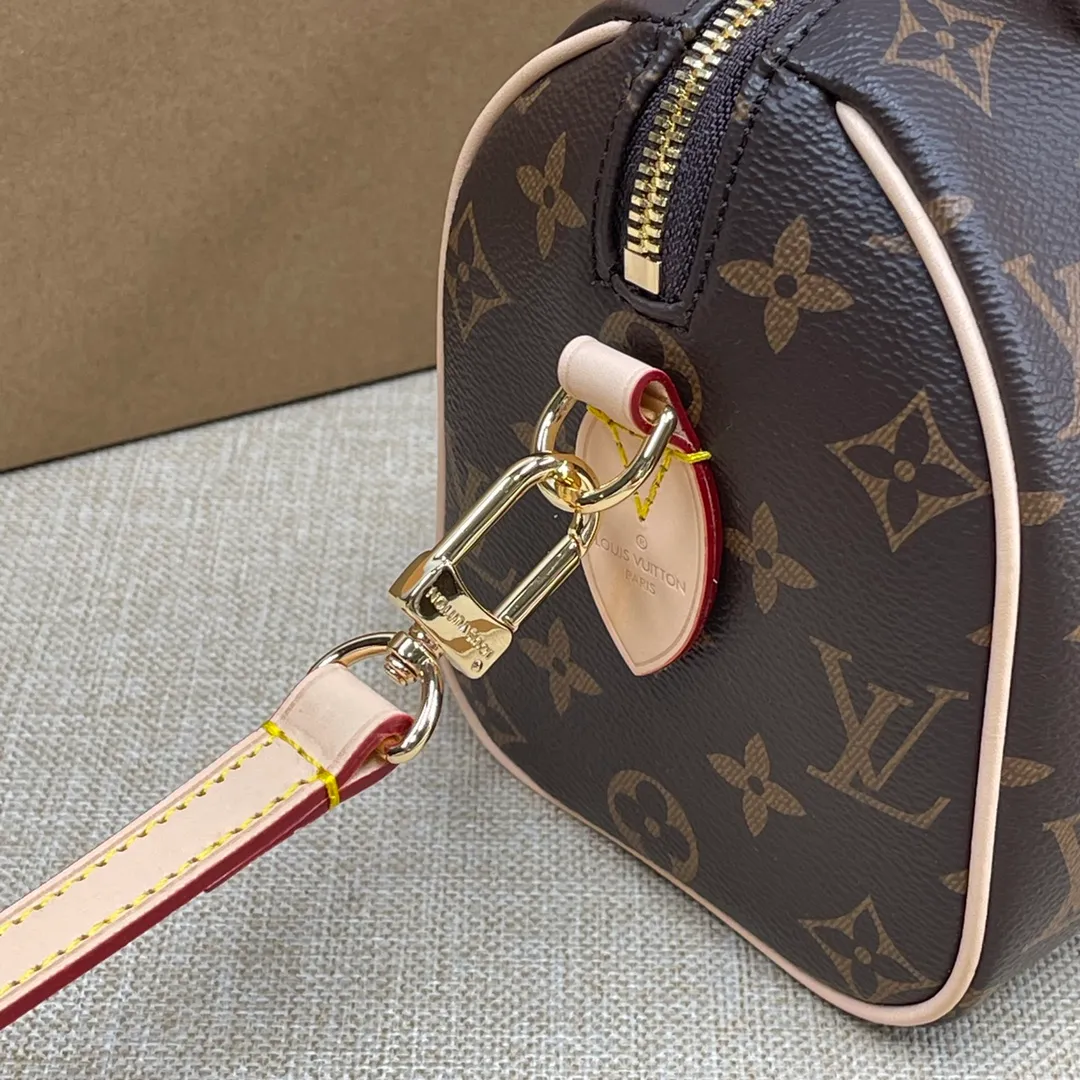 [Upgraded version] P540💰Upgraded version New pillow bag M46234❣️Comes with complete packaging❣️With new version of adjustable leather shoulder strap Speedy 20 handbag💖The strap is even more fashionable! Dimensions 20.5x 13.5x 12cm