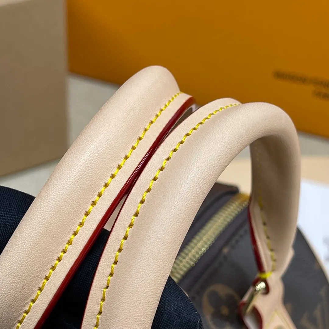 [Upgraded version] P540💰Upgraded version New pillow bag M46234❣️Comes with complete packaging❣️With new version of adjustable leather shoulder strap Speedy 20 handbag💖The strap is even more fashionable! Dimensions 20.5x 13.5x 12cm
