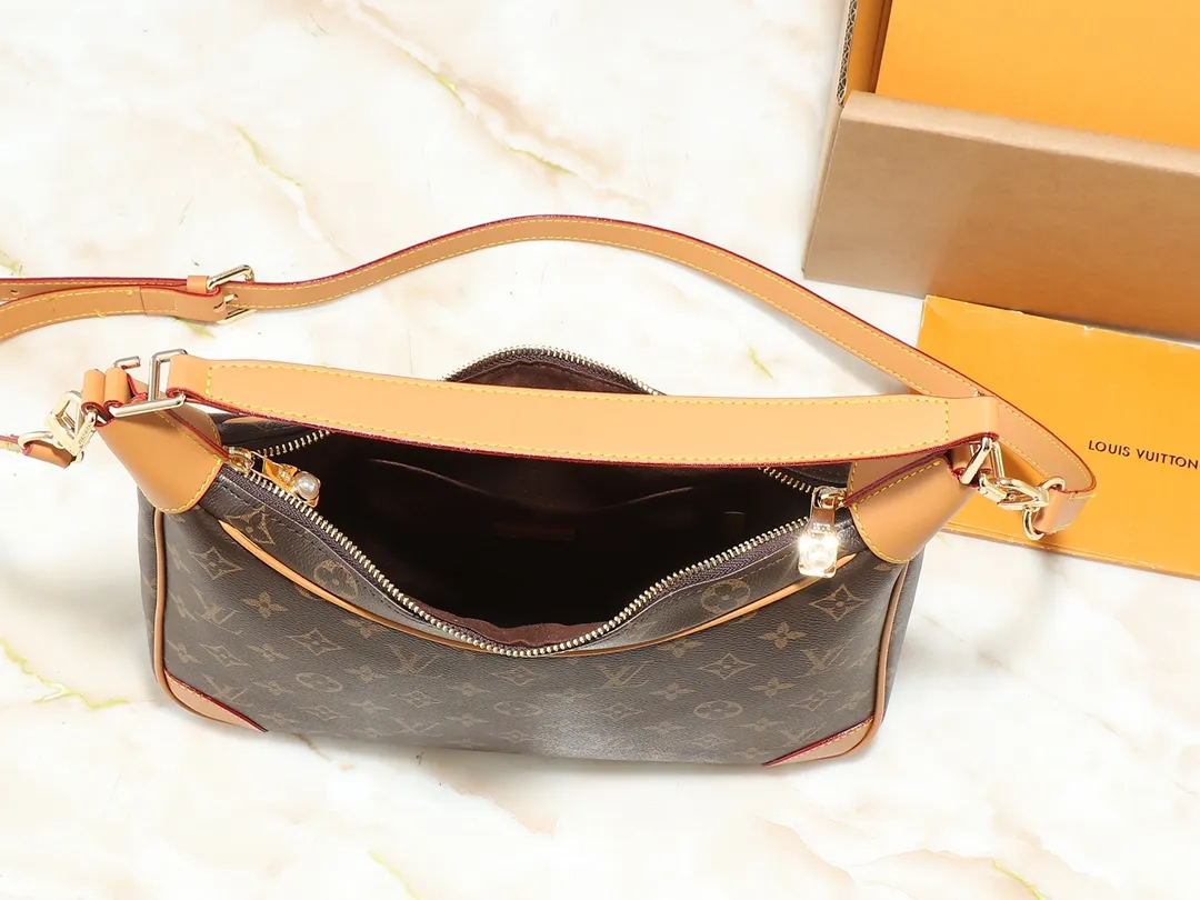 💰260💰Upgraded original M14196 Presbyopia Unisex 2025 Early Spring Soft Leather Series Horn HoboLV croissant bag has always been a classic in the fashion industry, and the medieval LV cross-body shoulder bag is even more popular! This bag not only has the unique charm of the LV brand, but also allows you to walk with fashion and become your best matching weapon! The advantage of the second-hand LV cross-body shoulder bag lies in its quality and sense of history. After the baptism of time, it becomes even more unique and charming. Whether going to work, shopping or attending a party, this bag can easily hold up to various occasions. Its design is simple and elegant, and it can show your fashion taste with any clothing. Dimensions length, height and width: 31✘23✘6cm