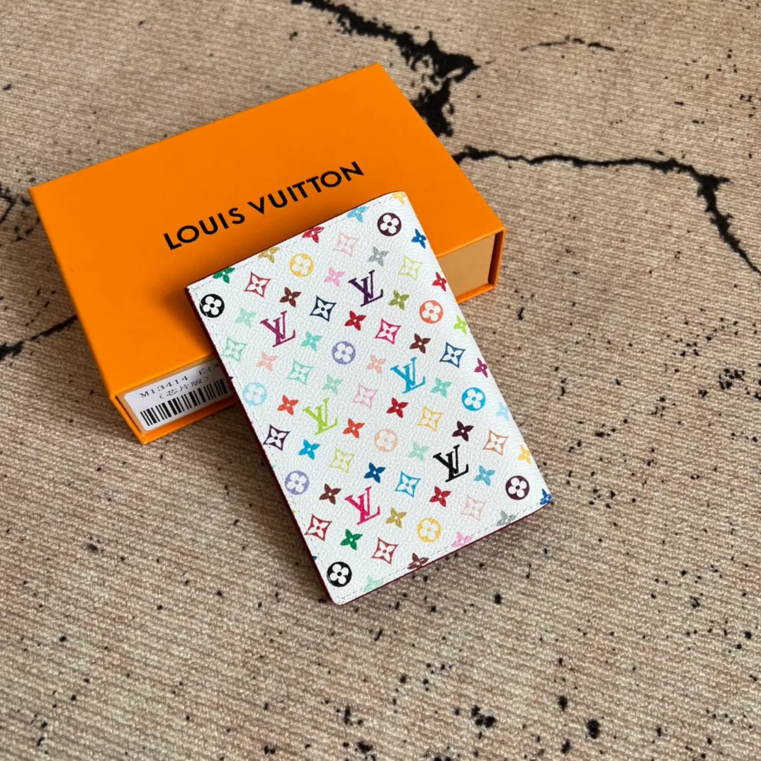 Factory Price 280 Top Original LV x TM Passport Case M13414 White Color (White Color Black Color-Takashi Murakami) This passport cover is lined with coated canvas and cow leather, and the Monogram pattern is updated with the rainbow tones of artist Takashi Murakami, which expresses the smart style of the Louis Vuitton x Murakami collaboration series. Card compartments and multiple pockets add functional details. Dimensions: 14 x 2.5 x 10 cm