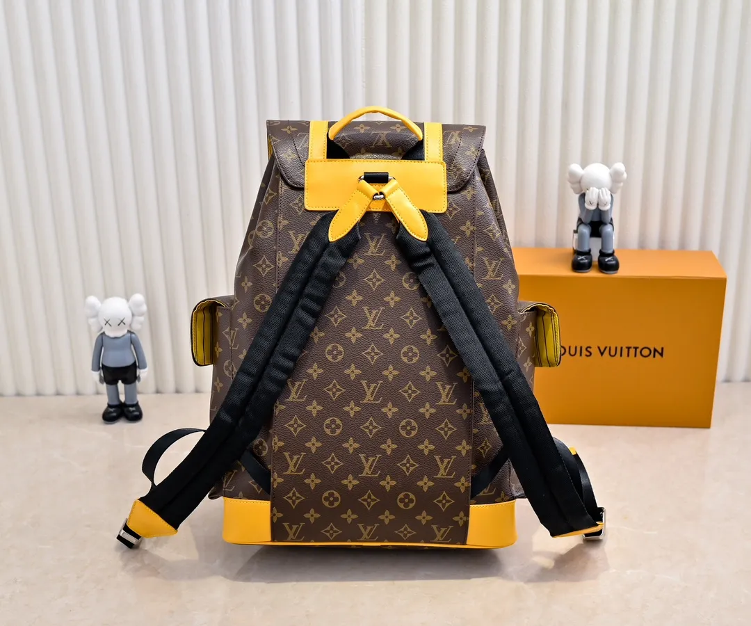 Batch 💰440 Guangzhou goods upgraded original model number M12729 Presbyopia blue M13202 Presbyopia khaki 41379 This Christopher medium backpack is from the LV Colormania series. It is made of Monogram Macassar canvas with bright leather trim, which complements the fabric lining. The side pockets offer roomy storage and drawstrings and snaps provide easy opening and closing. Detailed Features 38 x 44 x 12.5 cm (Length x Height x Width) Monogram Macassar Coated canvas and cow leather Cow leather trim Fabric lining Metal hardware Flap closure Snap and drawstring fastening Side pockets Internal tablet pocket Zippered internal pocket Internal patch pocket Handles: Single handle