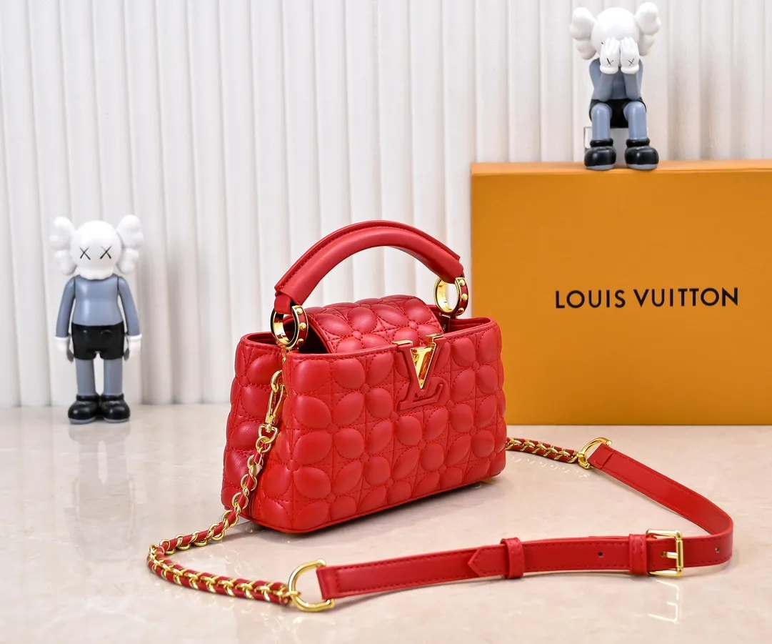 Upgraded version P420 M23998 Red This Monogram embroidered flower emerges from the elegant quilting, bringing the style of Louis Vuitton store decoration to the Capucines mini handbag. Soft sheepskin creates a stable structure and trim, and the detachable shoulder strap allows for comfortable shoulder or cross-body wear. Dimensions: 22 x 12 x 8 cm