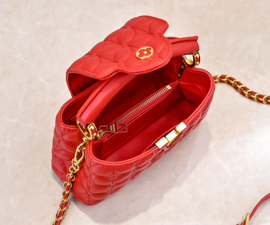 Upgraded version P420 M23998 Red This Monogram embroidered flower emerges from the elegant quilting, bringing the style of Louis Vuitton store decoration to the Capucines mini handbag. Soft sheepskin creates a stable structure and trim, and the detachable shoulder strap allows for comfortable shoulder or cross-body wear. Dimensions: 22 x 12 x 8 cm
