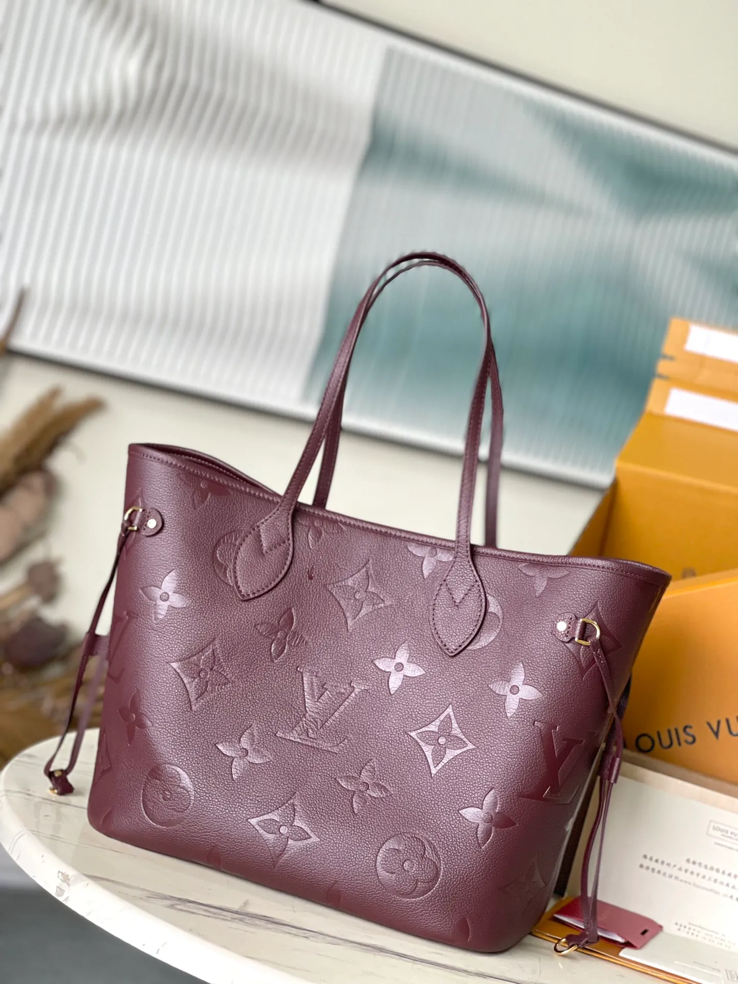 💰1180 (top layer leather) top original order M45686 burgundy. Counter inspection is supported. The photo taken of duty-free goods is consistent with the product without unpacking. This product is an exclusive duty-free product in the market and is the highest-end product. Inspection is supported. This product has passed strict inspection and is flawless. Please wear gloves when touching the product. This product is not returnable or exchangeable. Please confirm the product first and then remove the label on the handle. This product is temporarily not open to the public, only regular customers, and is in short supply. Dimensions: 31 x 28 x 14 cm