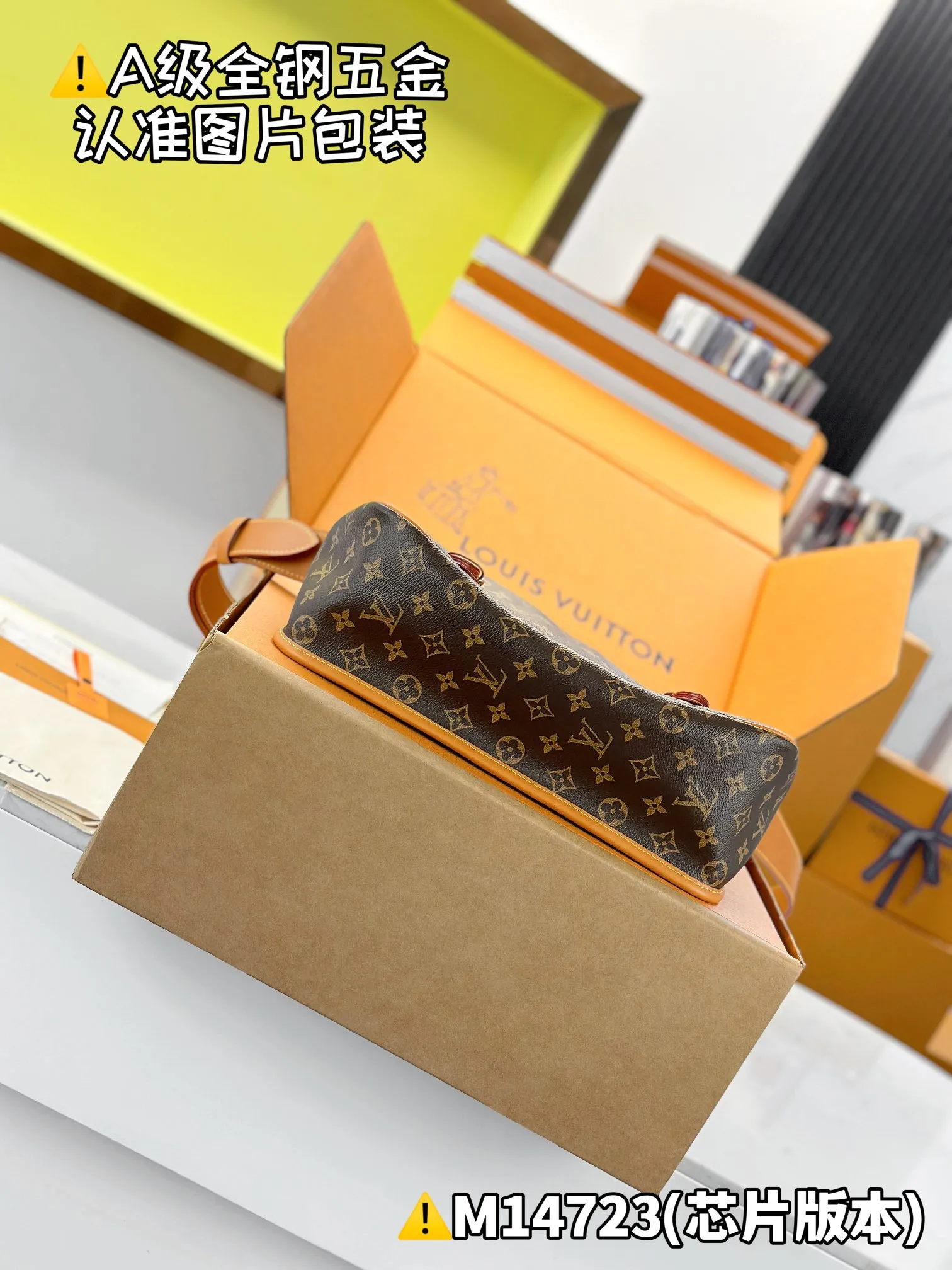 Internal price P1960 [Special grade MB high-elastic fabric] SATCHEL messenger bag Model: M14723 Material: A+ grade all-steel hardware, imported high-elastic fabric Packaging: Full set of special grade duty-free MB packaging Dimensions: 24 x 12 x 35.5 cm (height x width x length)
