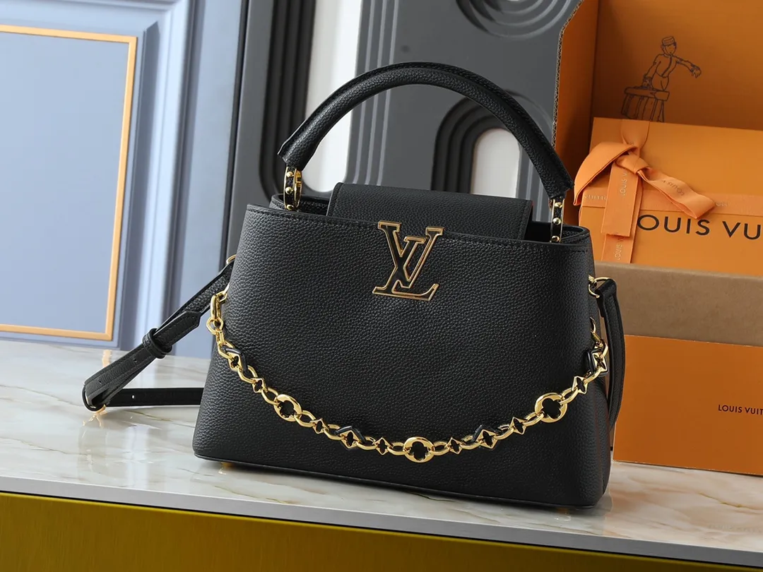 💰460💰Guangzhou goods Upgraded from the original M14381 M14970 M14393 M14972 M14971 This medium Capucines handbag comes from the Harmony series and explores the inspiration of the Monogram flower with a decorative chain. Taurillon cow leather creates an elegant structure, colorful resin outlines the LV letters, and the flip cover provides two styles: external or internal. The neat interior is equipped with multiple pockets, and the detachable and adjustable shoulder strap makes it easy to wear cross-body. Dimensions: 31.5 x 20.0 x 11.0 cm (length x height x width)