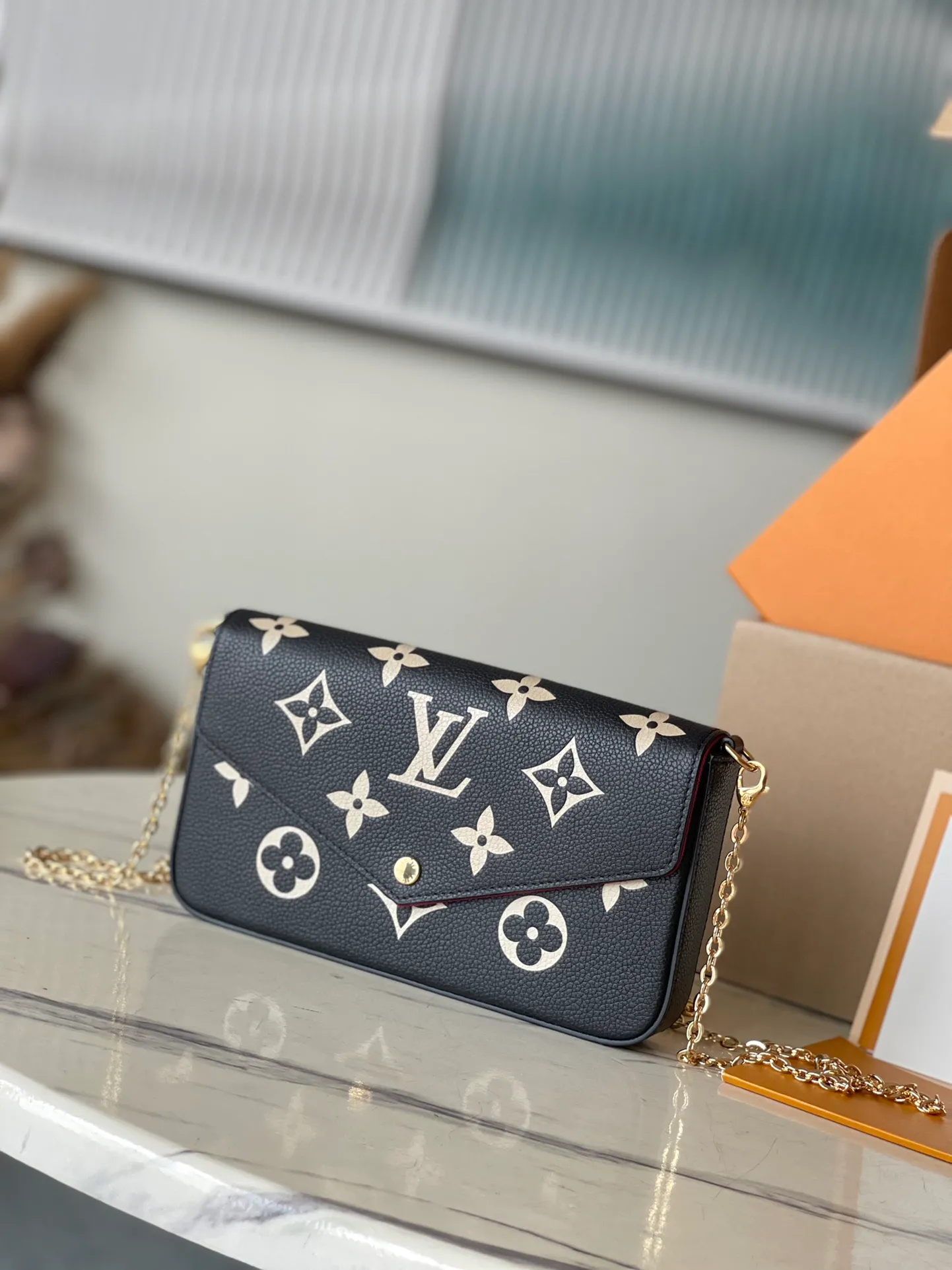 💰740 (top layer leather) top original order M80482, black silk screen, support counter inspection, photo taken of duty-free goods consistent with product, unopened packaging. This product is an exclusive duty-free product in the market and is the highest-end product. Inspection is supported. This product has passed strict inspection and is flawless. Please wear gloves when touching the product. This product is not returnable or exchangeable. Please confirm the product first and then remove the label on the handle. This product is temporarily not open to the public, only regular customers, and is in short supply. Dimensions: 25 x 14.5 x 4.5 cm