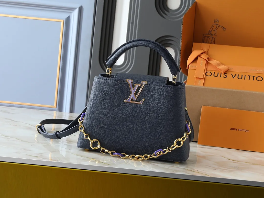 💰440💰Guangzhou goods Upgraded from the original M14381 M14970 M14393 M14972 M14971 This Capucines BB handbag quotes the design elements of the Harmony series and tells the inspiration of the Monogram flower with a gorgeous chain. The Taurillon cow leather body is embellished with a resin-coated LV logo, and the flap can be opened externally or internally to reveal a neat interior with multiple pockets. Dimensions: 27.0 x 17.3 x 9.0 cm (length x height x width)