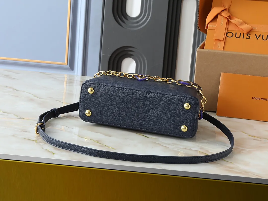 💰440💰Guangzhou goods Upgraded from the original M14381 M14970 M14393 M14972 M14971 This Capucines BB handbag quotes the design elements of the Harmony series and tells the inspiration of the Monogram flower with a gorgeous chain. The Taurillon cow leather body is embellished with a resin-coated LV logo, and the flap can be opened externally or internally to reveal a neat interior with multiple pockets. Dimensions: 27.0 x 17.3 x 9.0 cm (length x height x width)